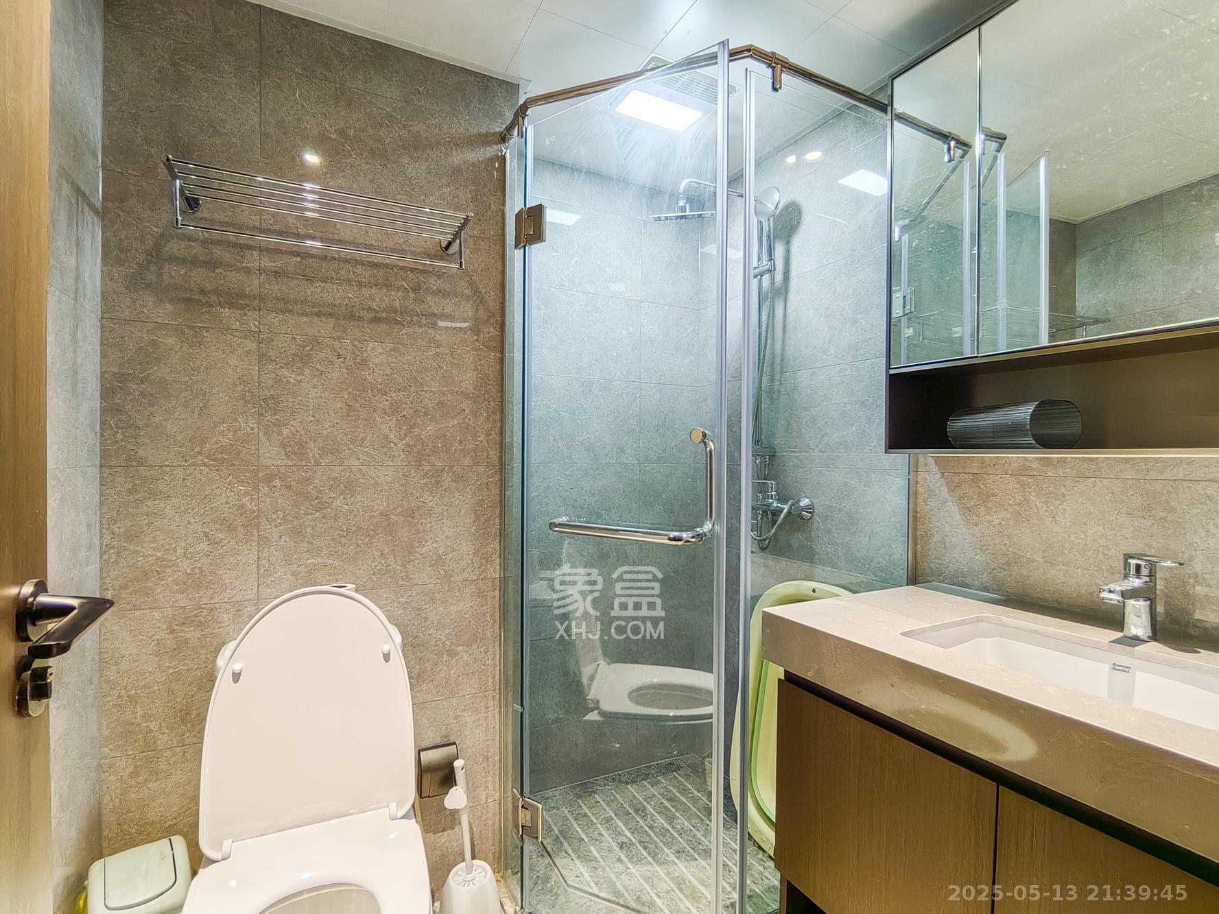 荣盛锦绣学府  3室2厅2卫    89.8万 荣盛锦绣学府  3室2厅2卫    89.8万卫生间