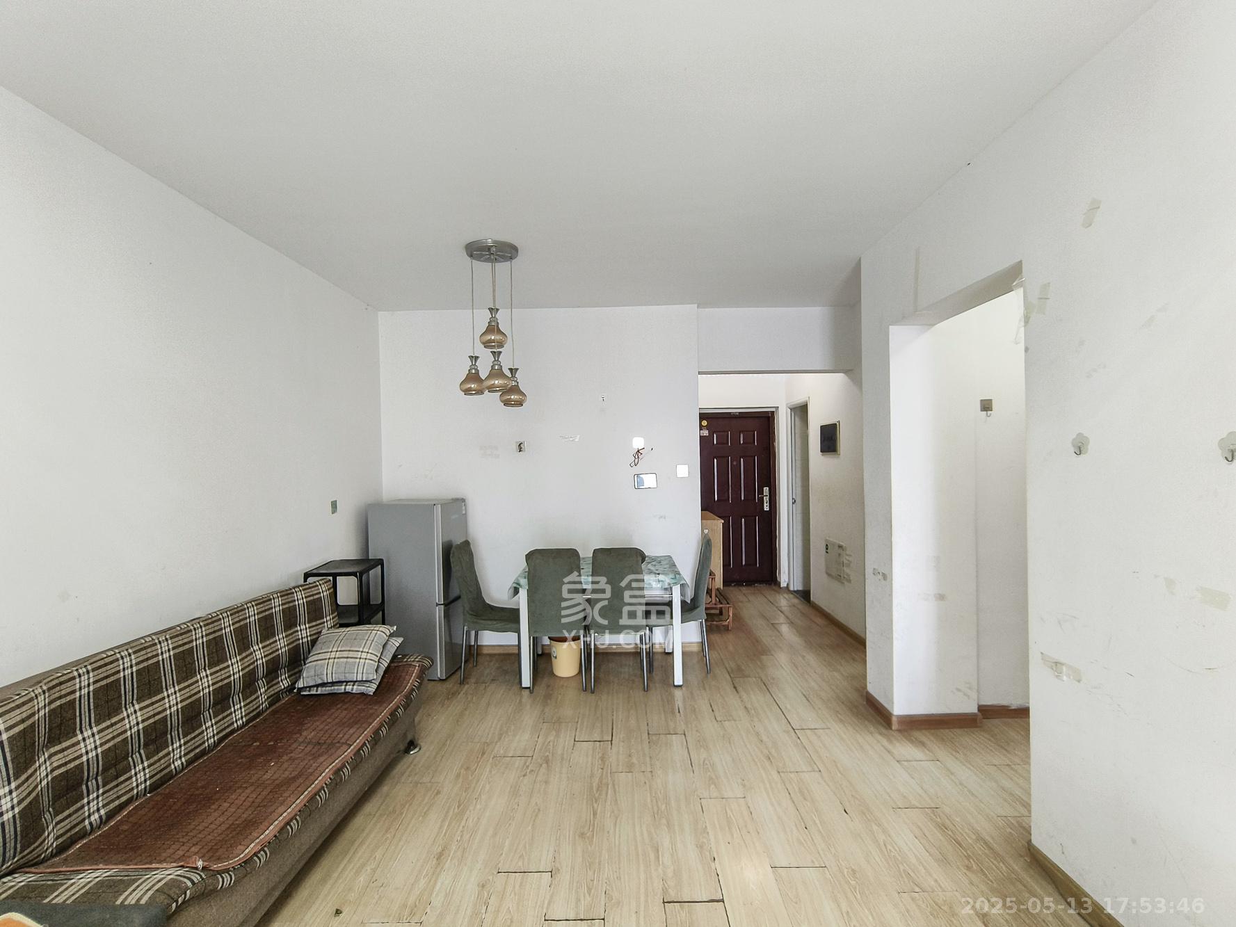 保利香槟国际 3室2厅1卫 62.0万 保利香槟国际 3室2厅1卫 62.0万客厅