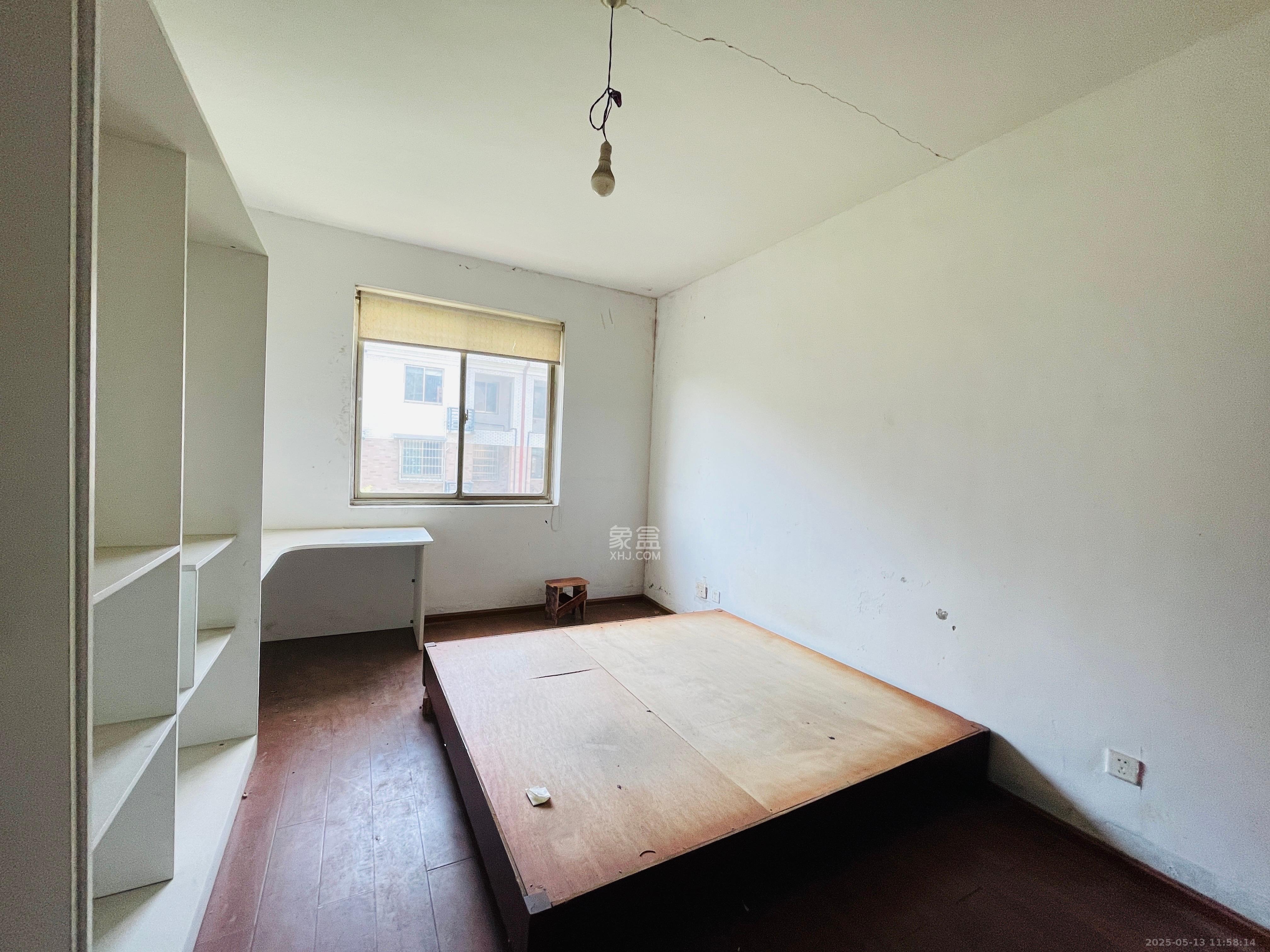 长建建材市场  3室2厅1卫   1300.00元/月