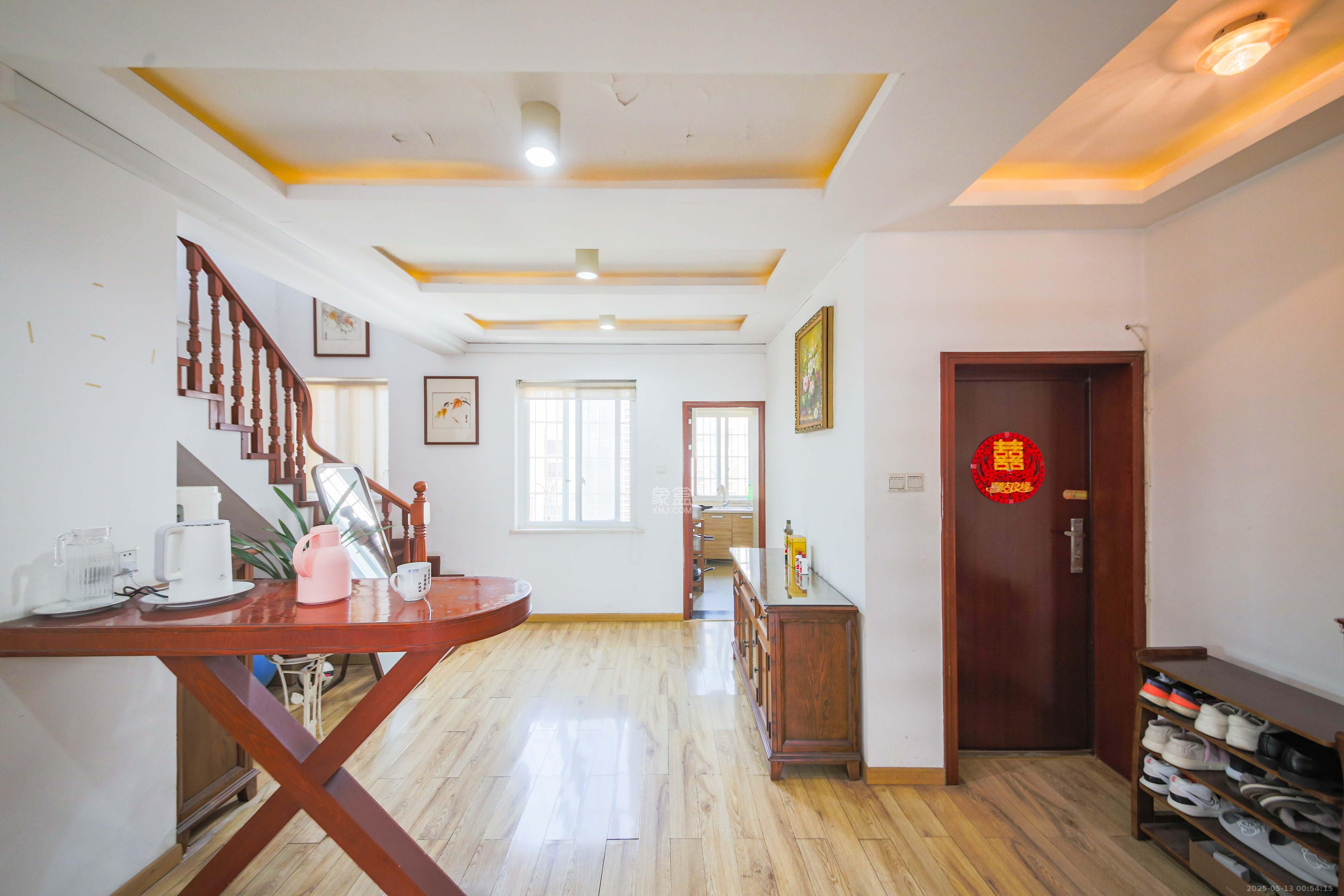 海利科院佳园 6室2厅2卫 180.0万 海利科院佳园 6室2厅2卫 180.0万客厅