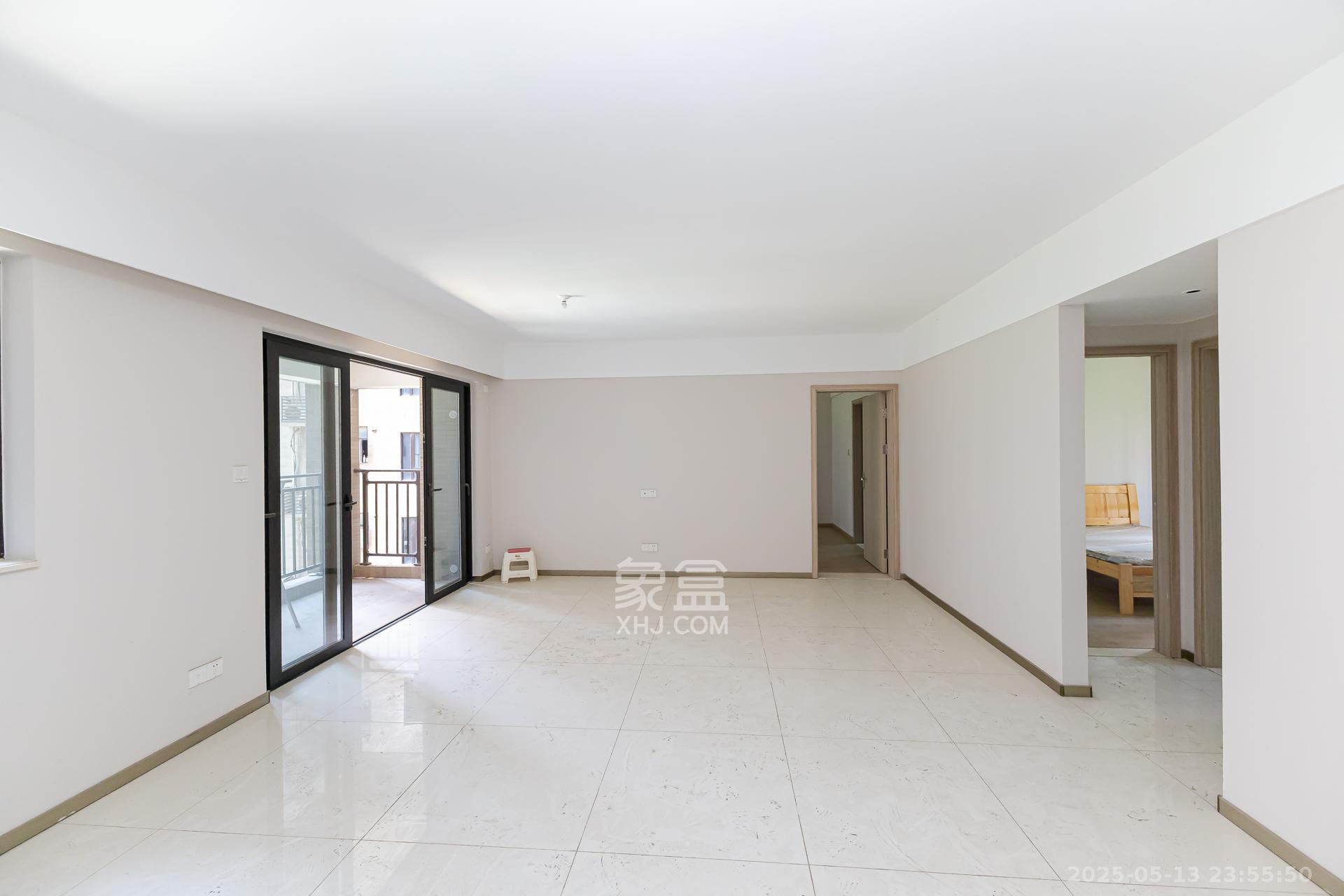 时代倾城三期 3室2厅2卫 89.0万 时代倾城三期 3室2厅2卫 89.0万客厅