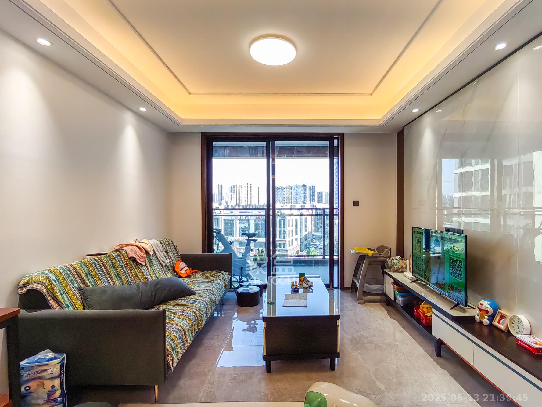 荣盛锦绣学府  3室2厅2卫    89.8万 荣盛锦绣学府  3室2厅2卫    89.8万客厅