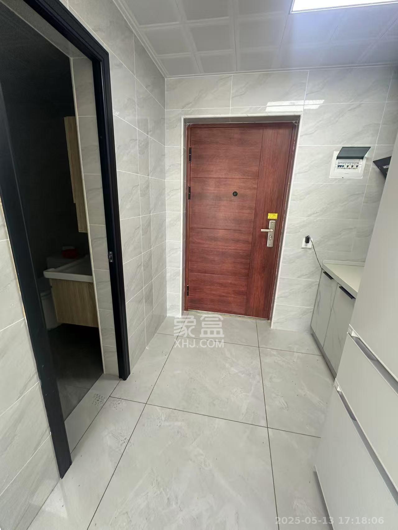 港湘铂玥(天园地芳国际珠宝城)  1室1厅1卫    1300.0元/月 港湘铂玥(天园地芳国际珠宝城)  1室1厅1卫    1300.0元/月室内图