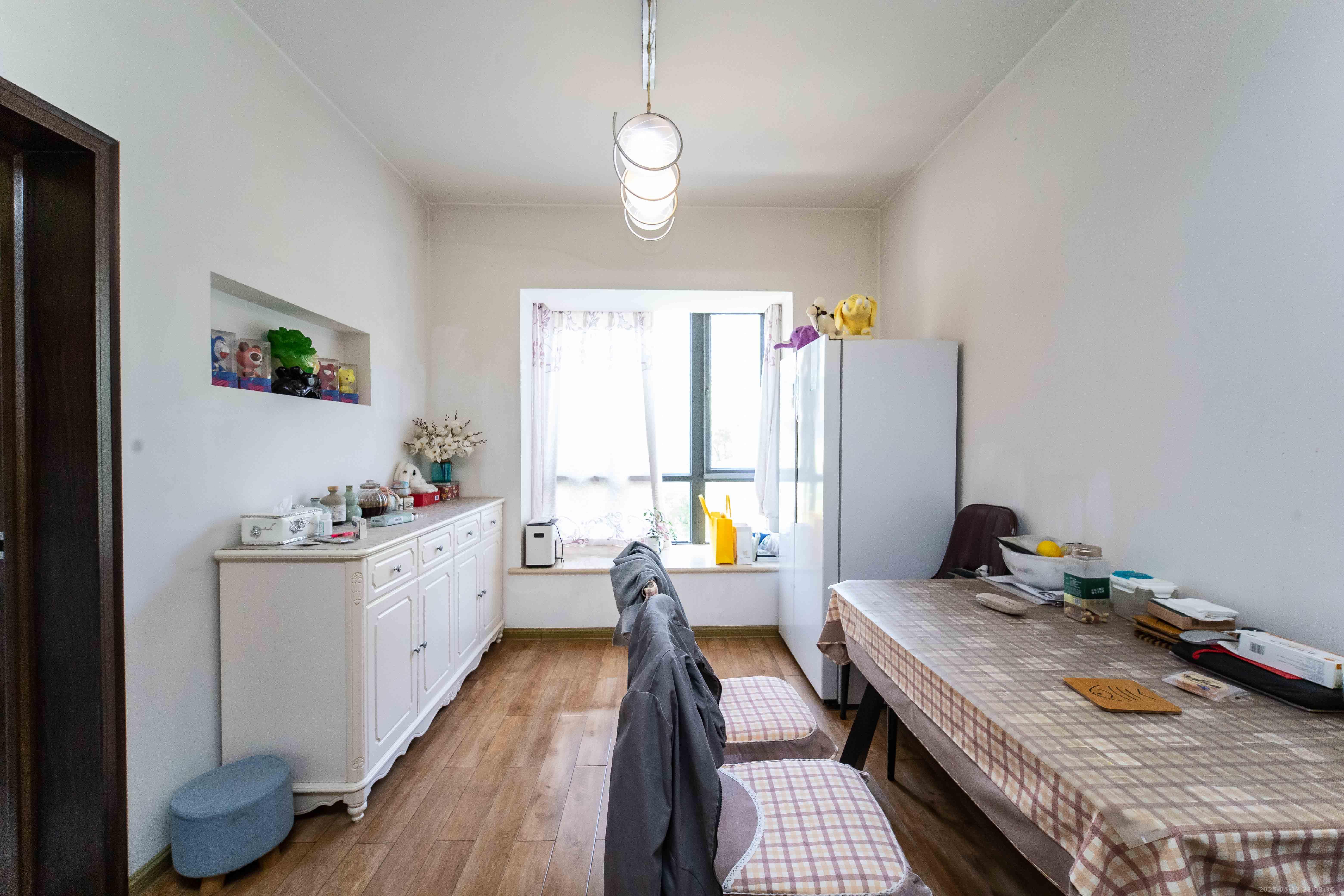 长房东郡  3室2厅2卫    145.0万 长房东郡  3室2厅2卫    145.0万客厅