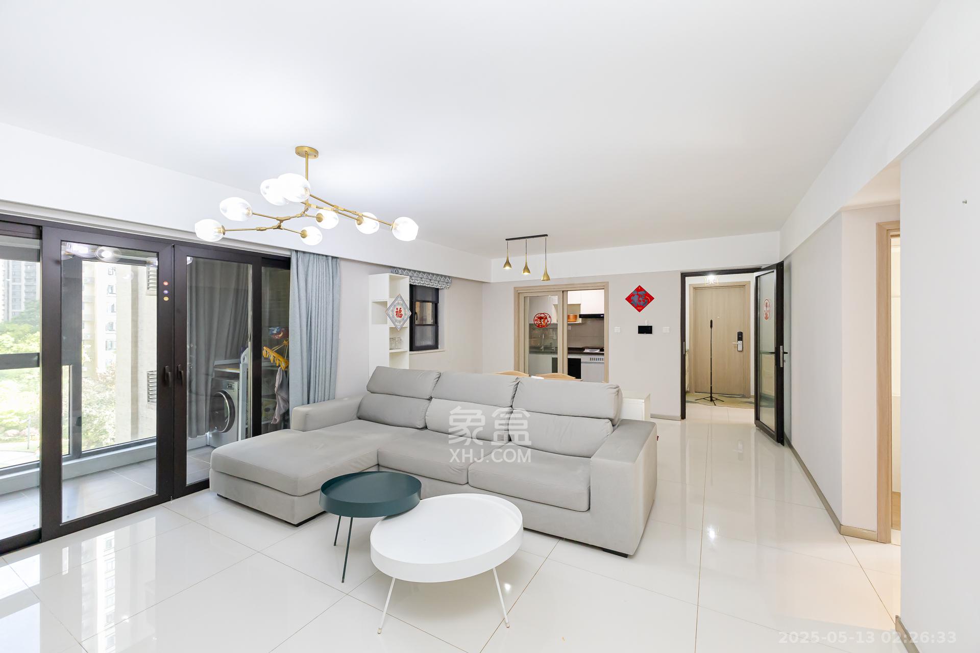 时代倾城三期  4室2厅2卫    98.0万 时代倾城三期  4室2厅2卫    98.0万客厅