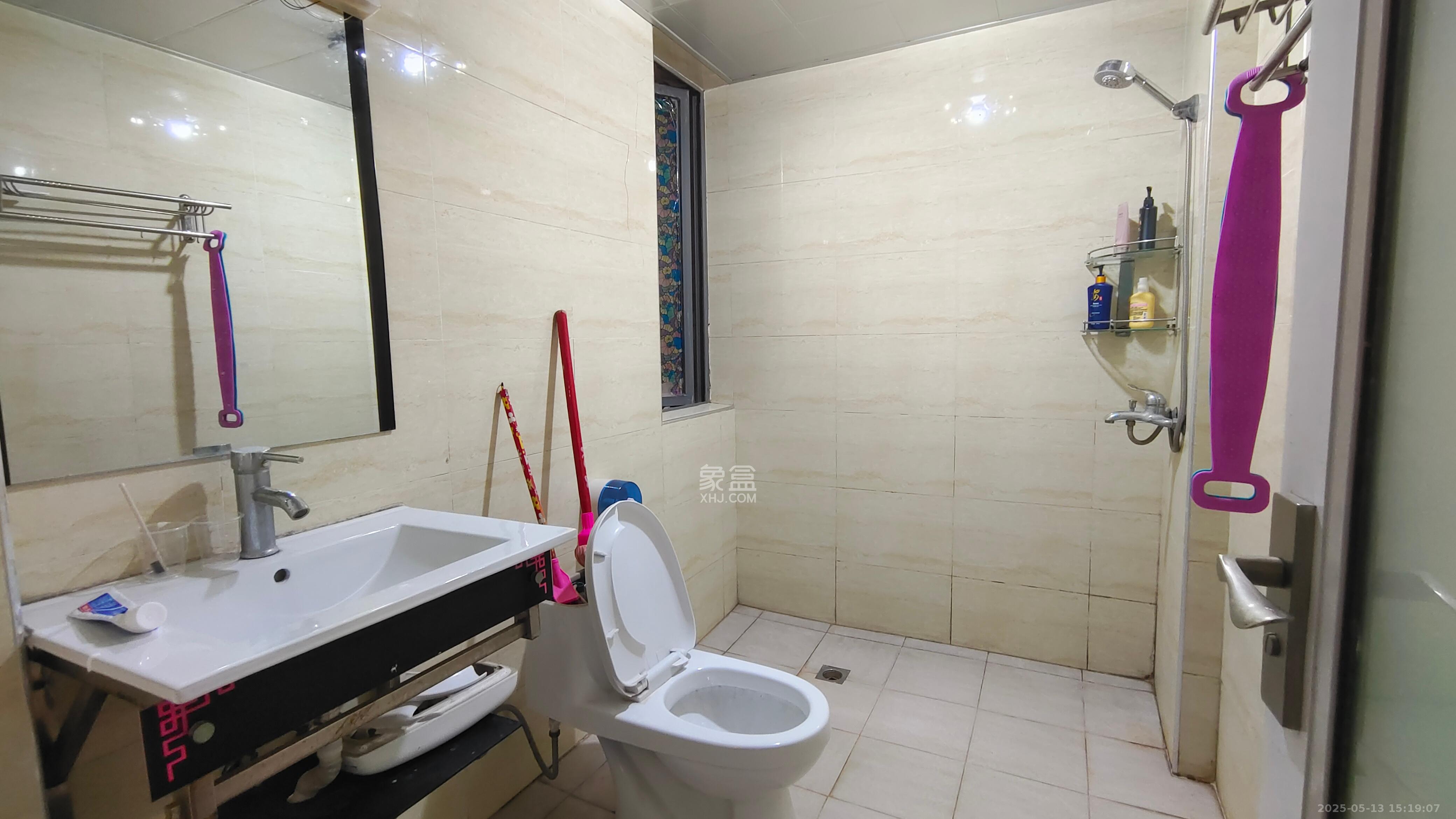 鑫远湘府华城  3室2厅2卫   2200.00元/月室内图