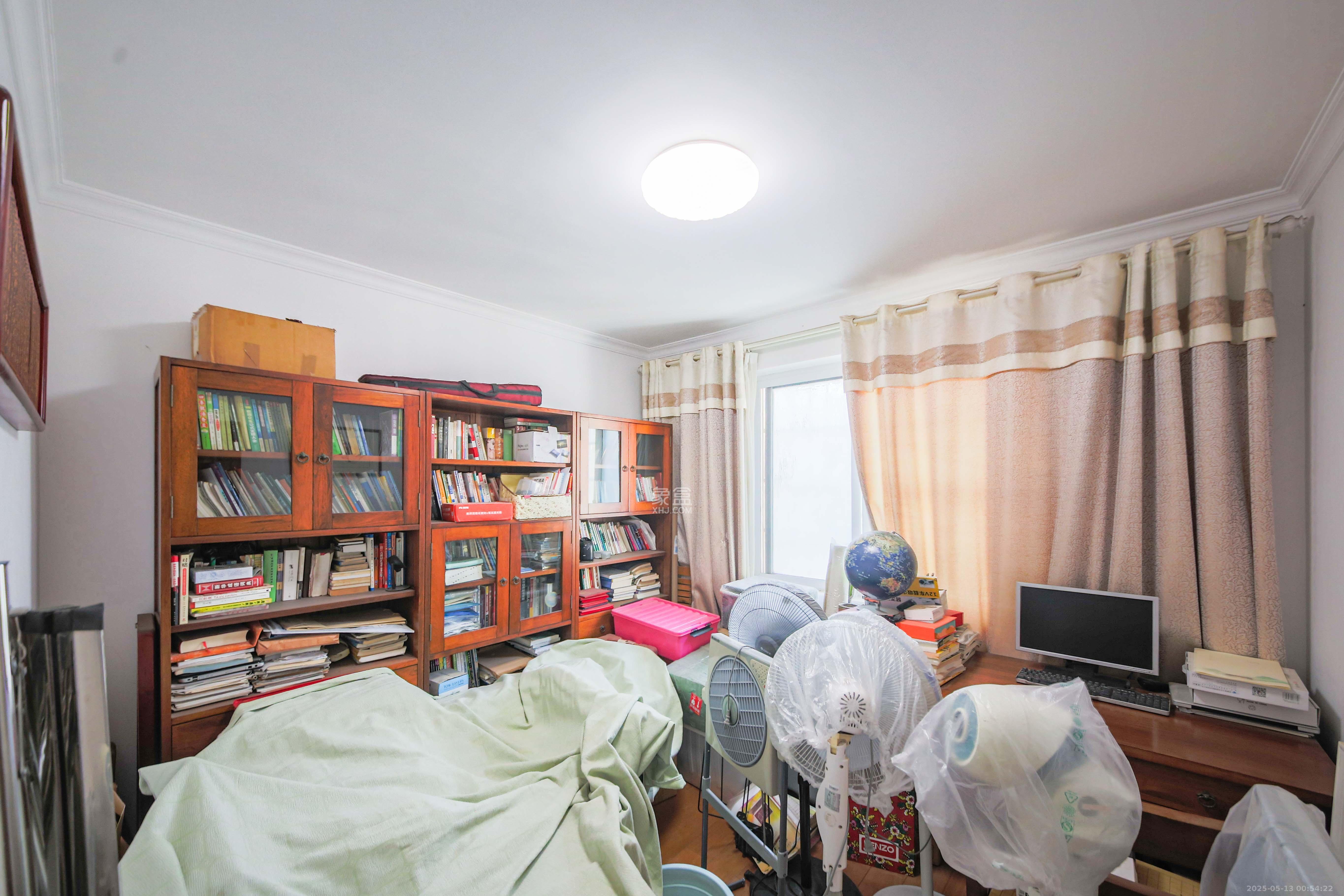 海利科院佳园 6室2厅2卫 180.0万 海利科院佳园 6室2厅2卫 180.0万卧室