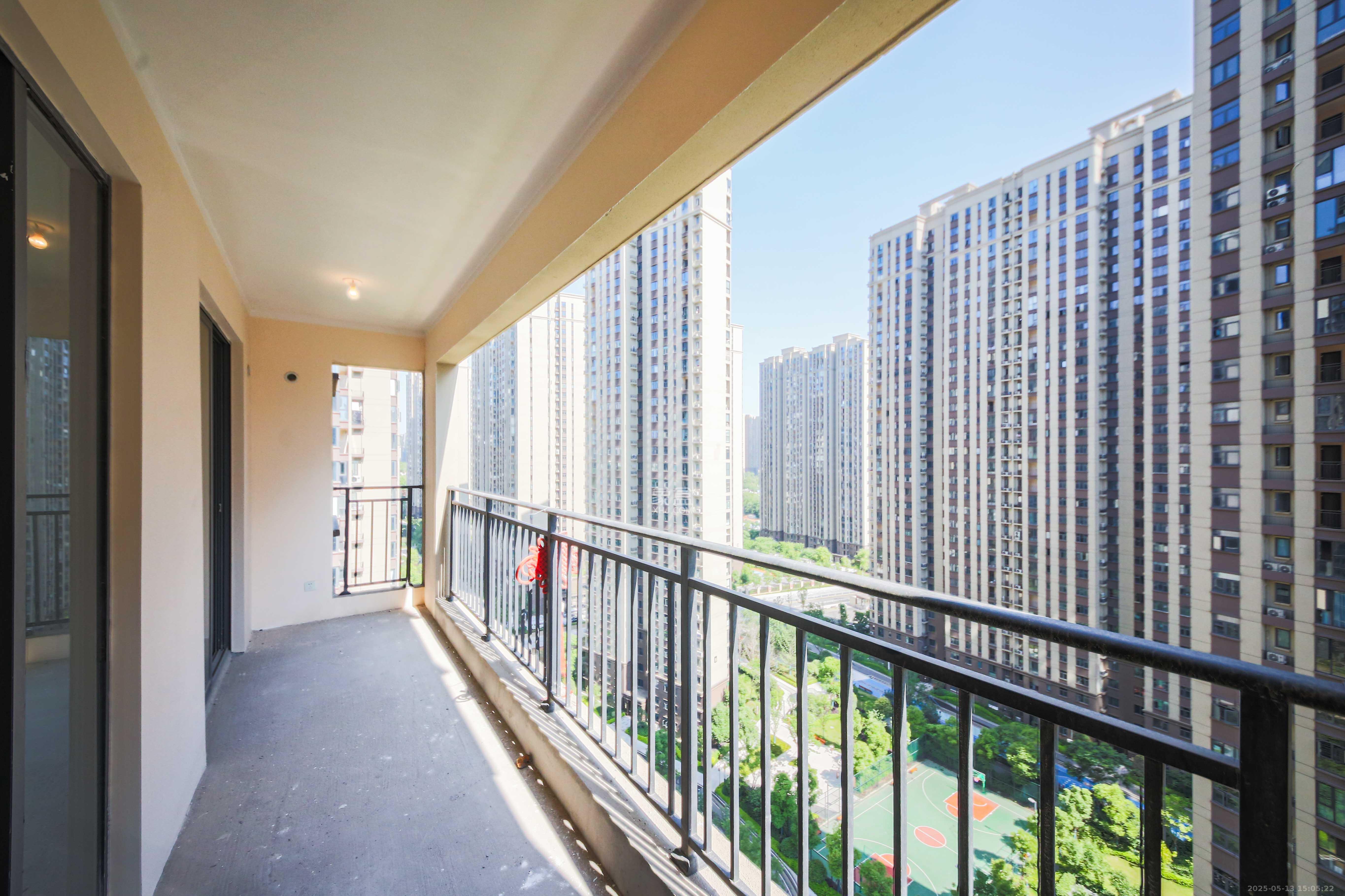 中建钰和城  1室0厅0卫   135.00万阳台