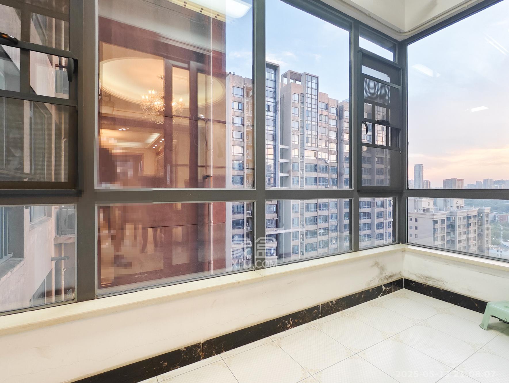 潇湘名城(新里程潇湘名城) 5室2厅2卫 162.0万 潇湘名城(新里程潇湘名城) 5室2厅2卫 162.0万阳台