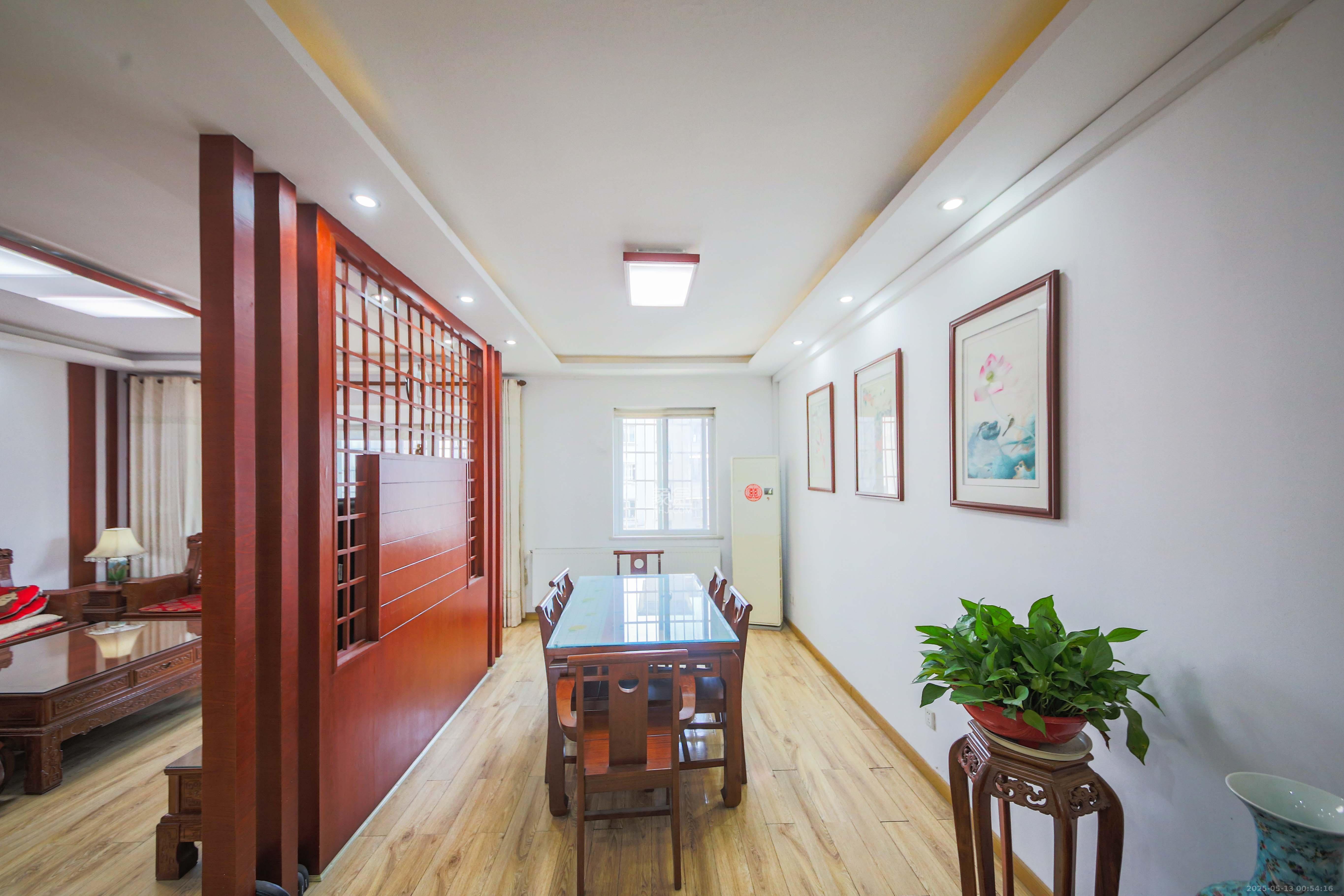 海利科院佳园 6室2厅2卫 180.0万 海利科院佳园 6室2厅2卫 180.0万客厅