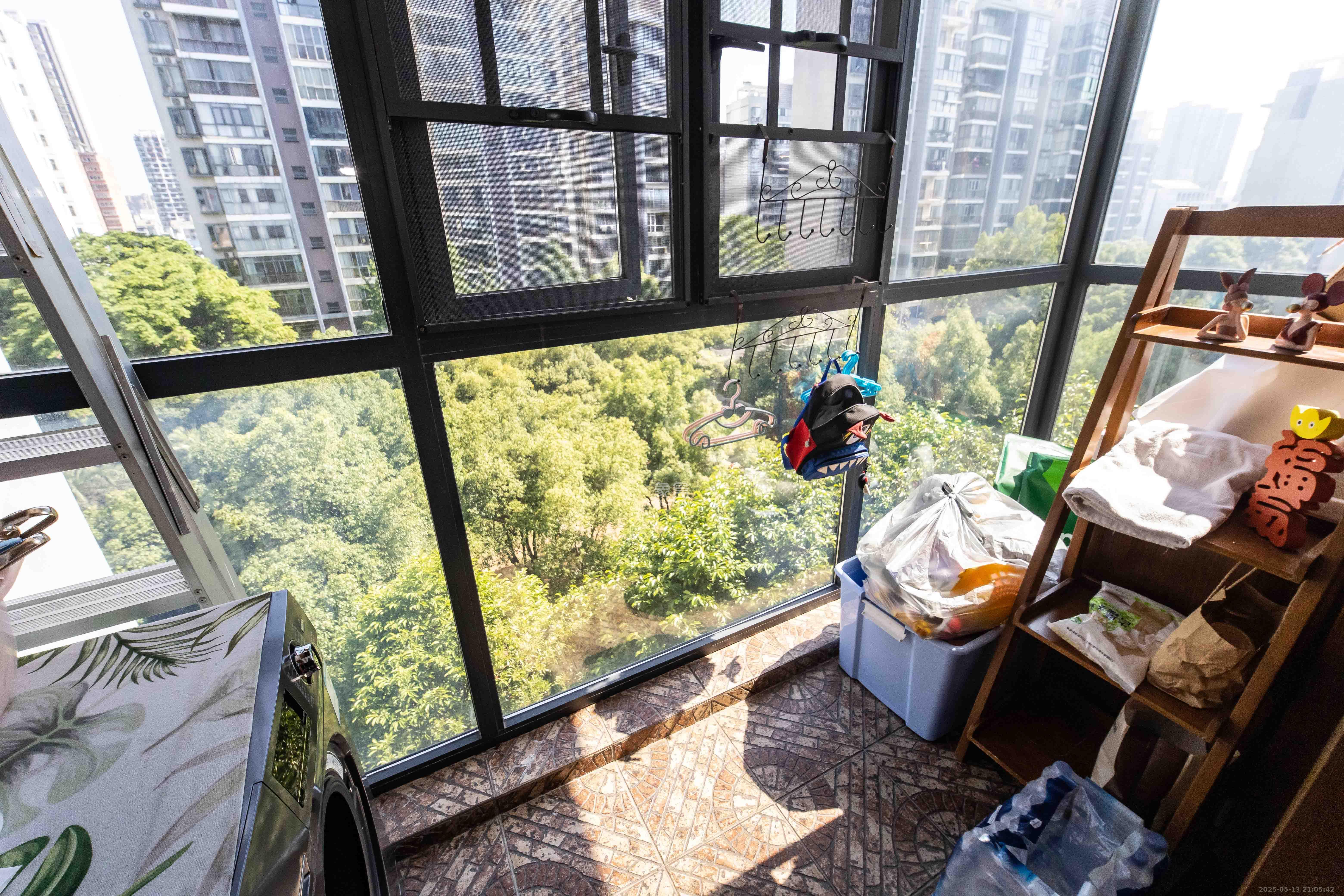 银港水晶城  4室2厅3卫   260.00万阳台