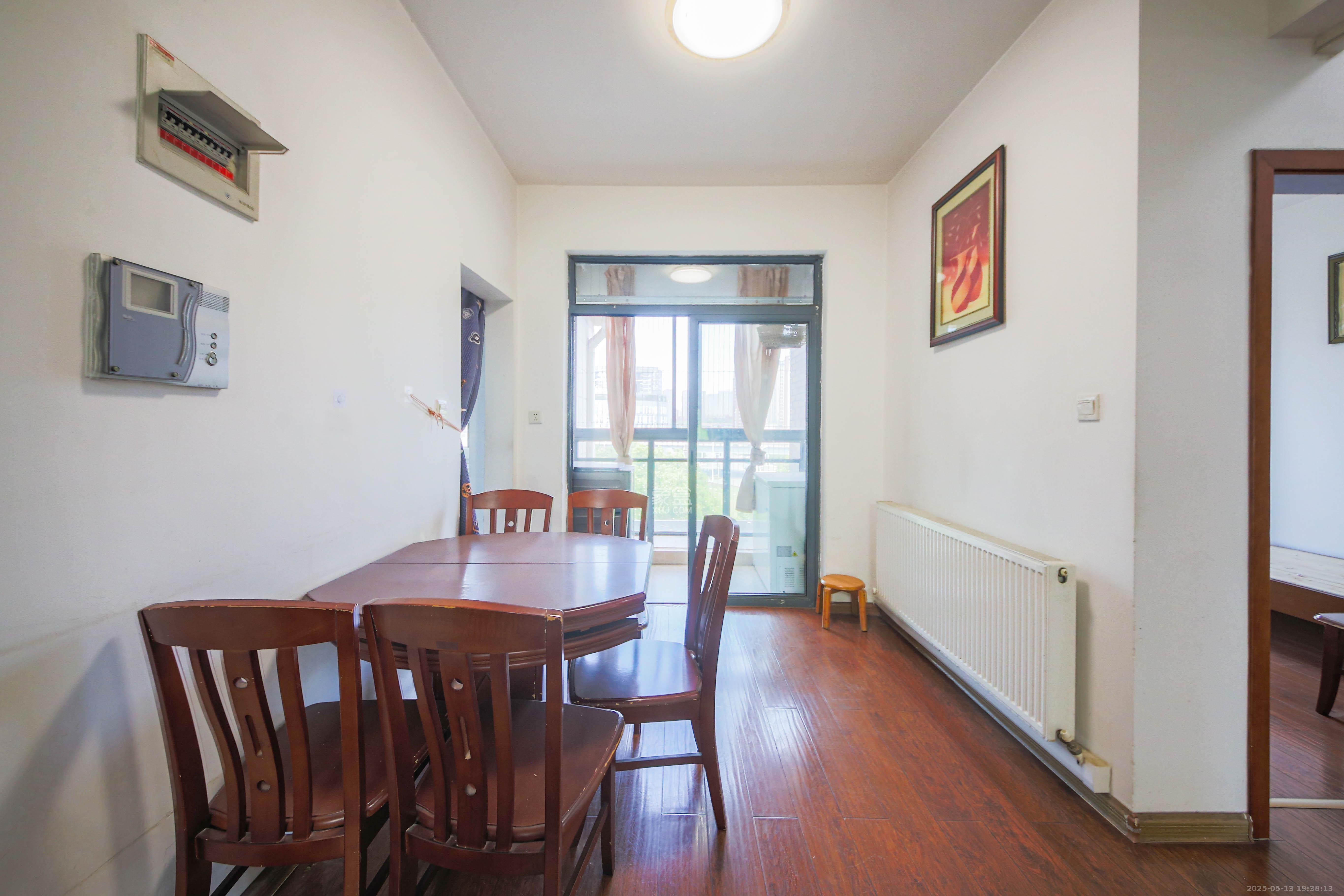 奥林匹克花园 2室2厅1卫 68.0万 奥林匹克花园 2室2厅1卫 68.0万客厅