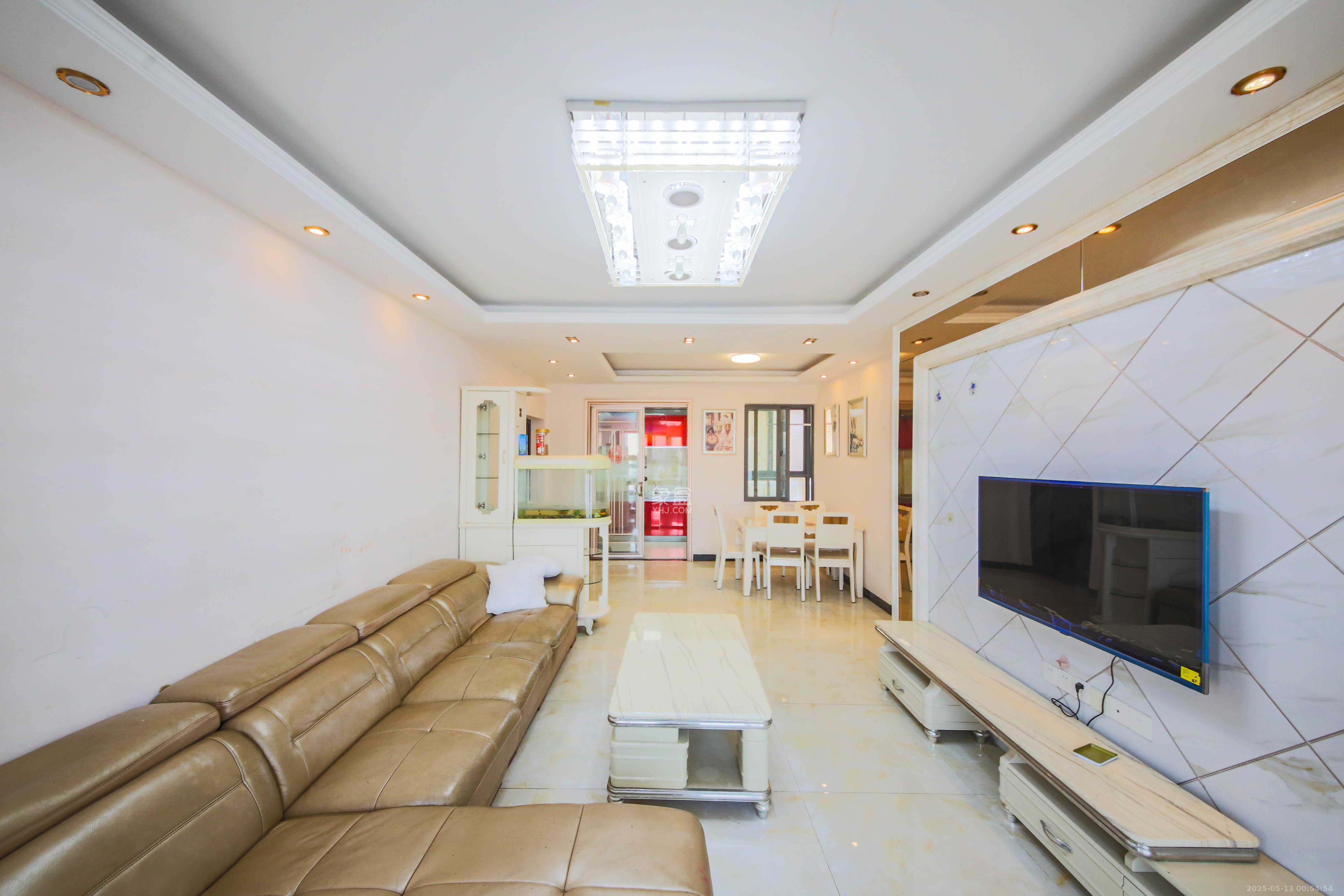 鑫远御文台一期 3室2厅1卫 92.0万 鑫远御文台一期 3室2厅1卫 92.0万客厅