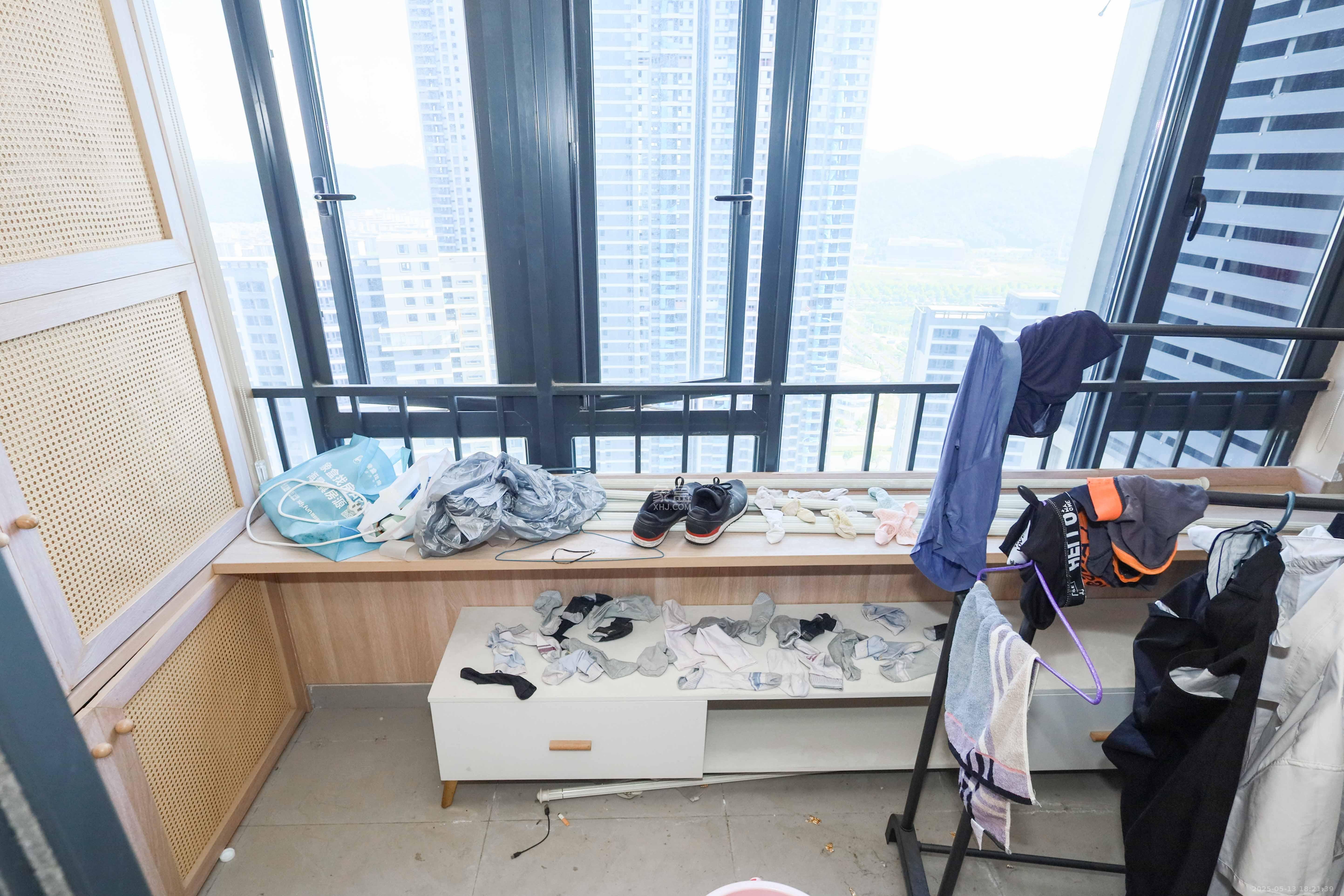 南山梅溪一方  4室2厅2卫   228.00万阳台