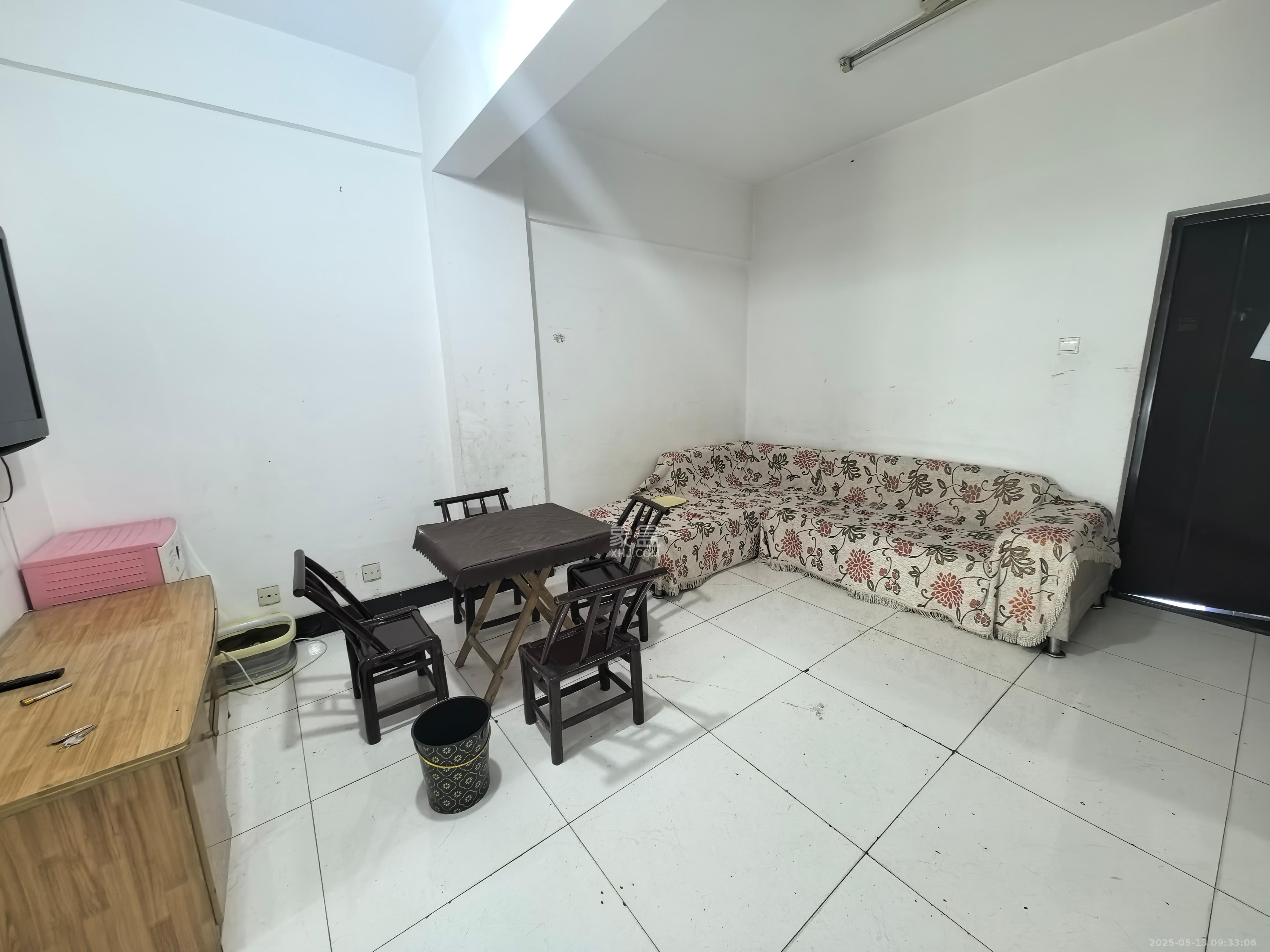 金帆江滨玫瑰园  2室1厅1卫    1400.0元/月 金帆江滨玫瑰园  2室1厅1卫    1400.0元/月室内图