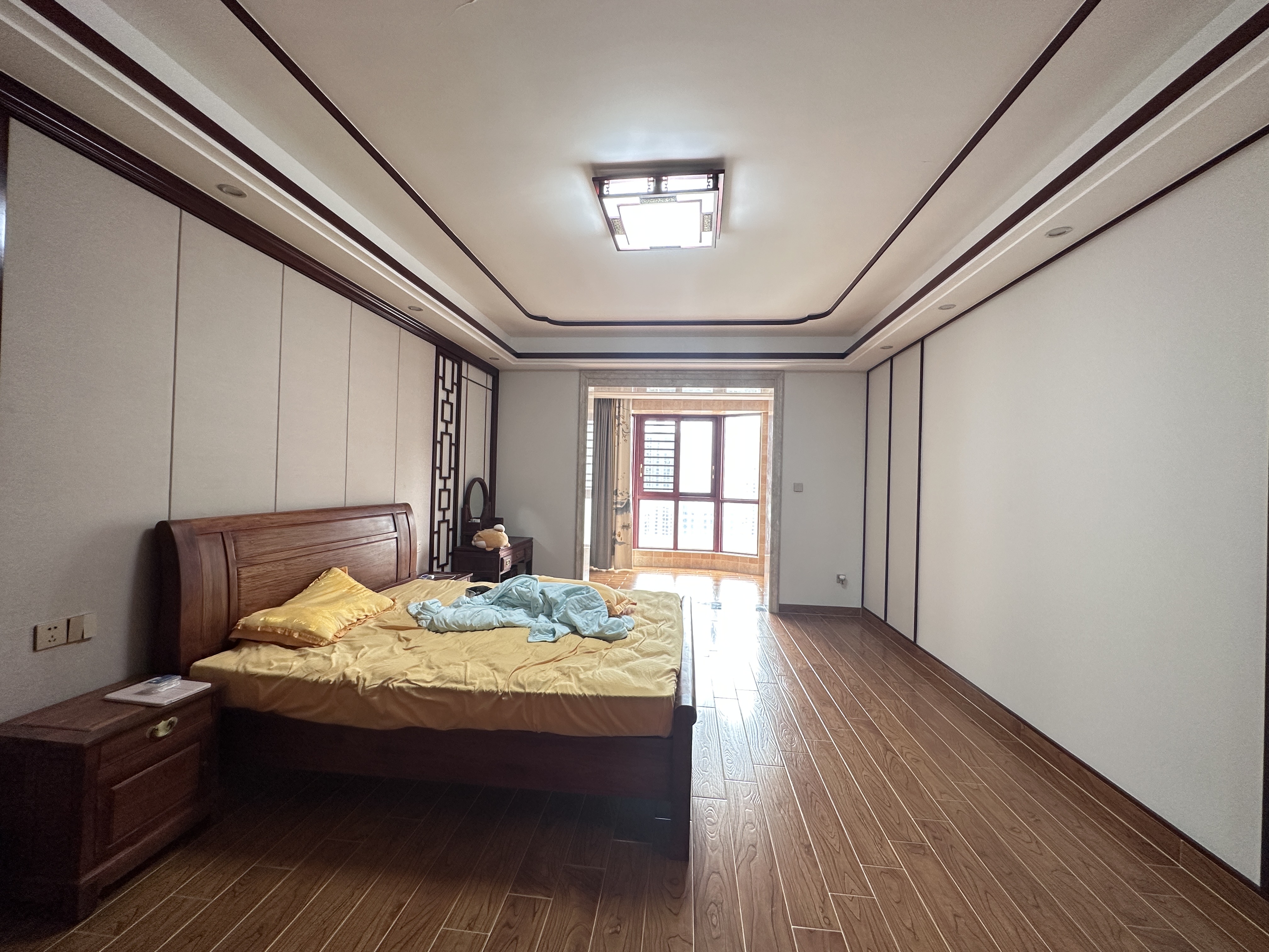 海航豪庭北苑  5室2厅4卫    580.0万 海航豪庭北苑  5室2厅4卫    580.0万客厅