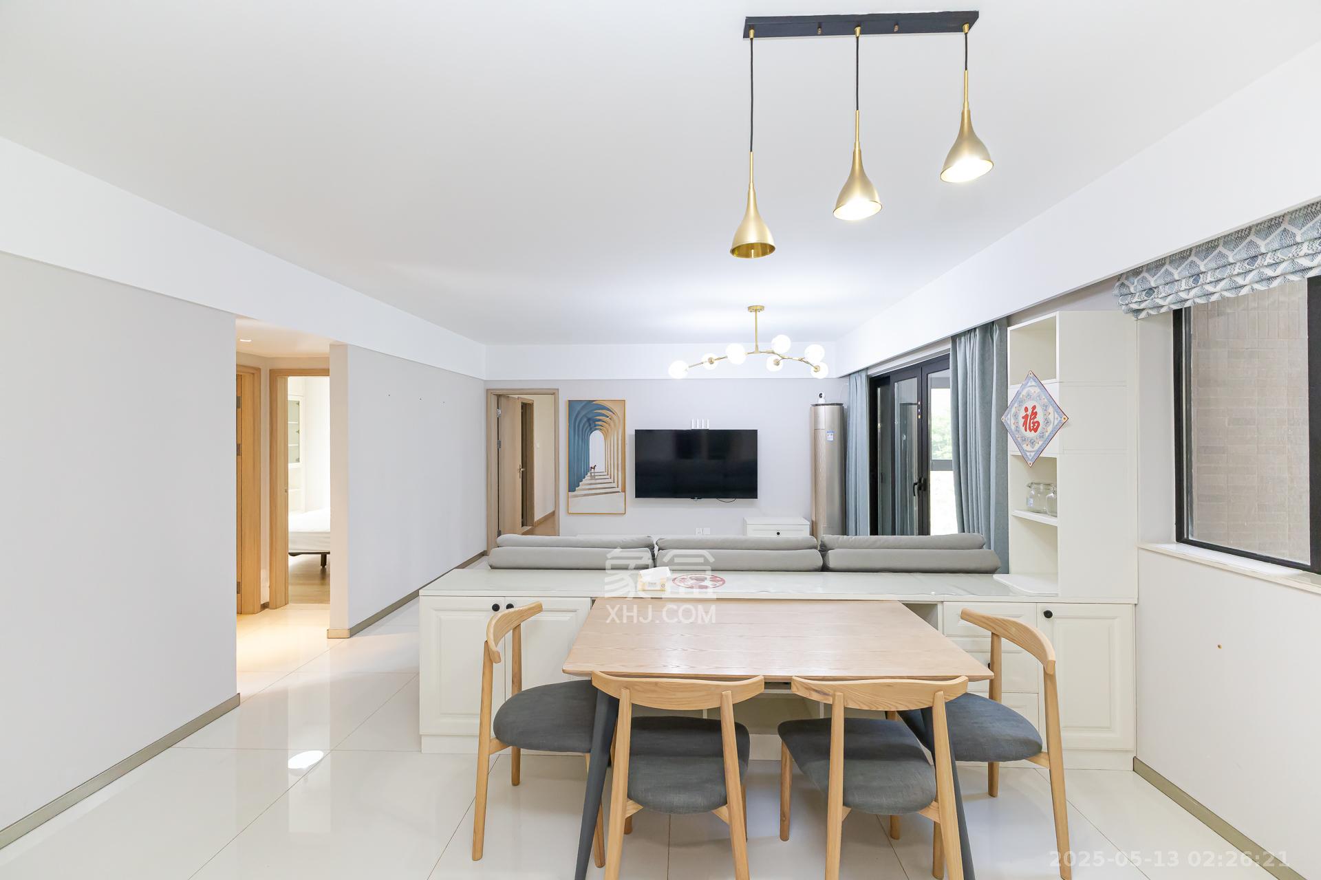 时代倾城三期  4室2厅2卫    98.0万 时代倾城三期  4室2厅2卫    98.0万客厅