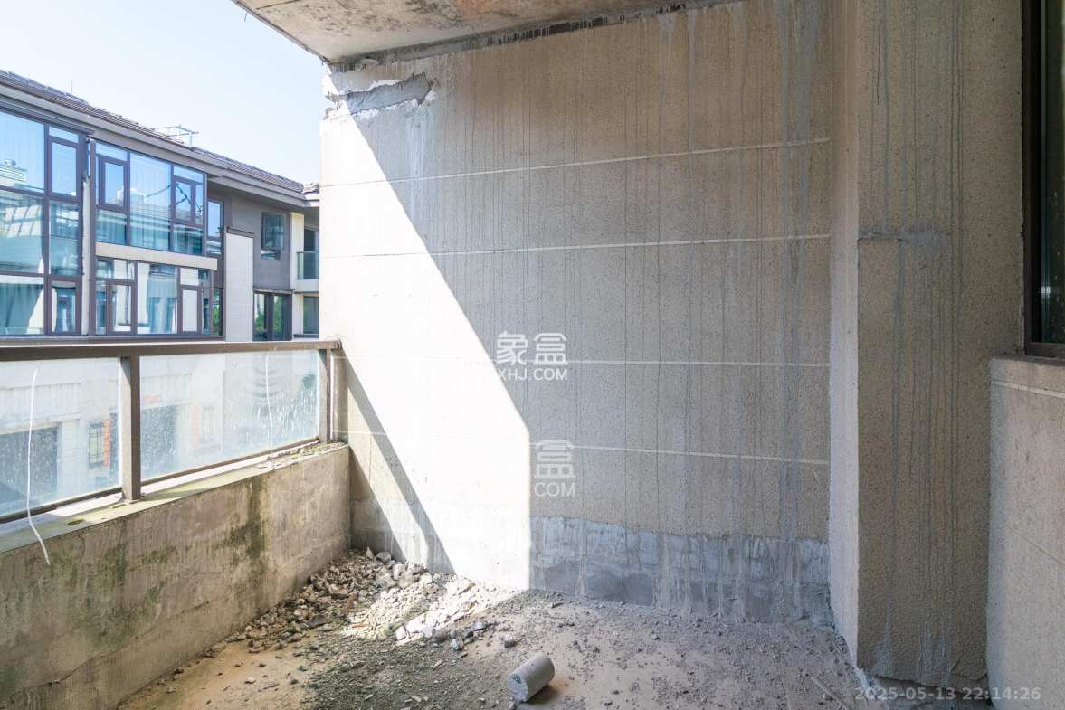 华润桃源里 5室3厅3卫 160.0万 华润桃源里 5室3厅3卫 160.0万阳台