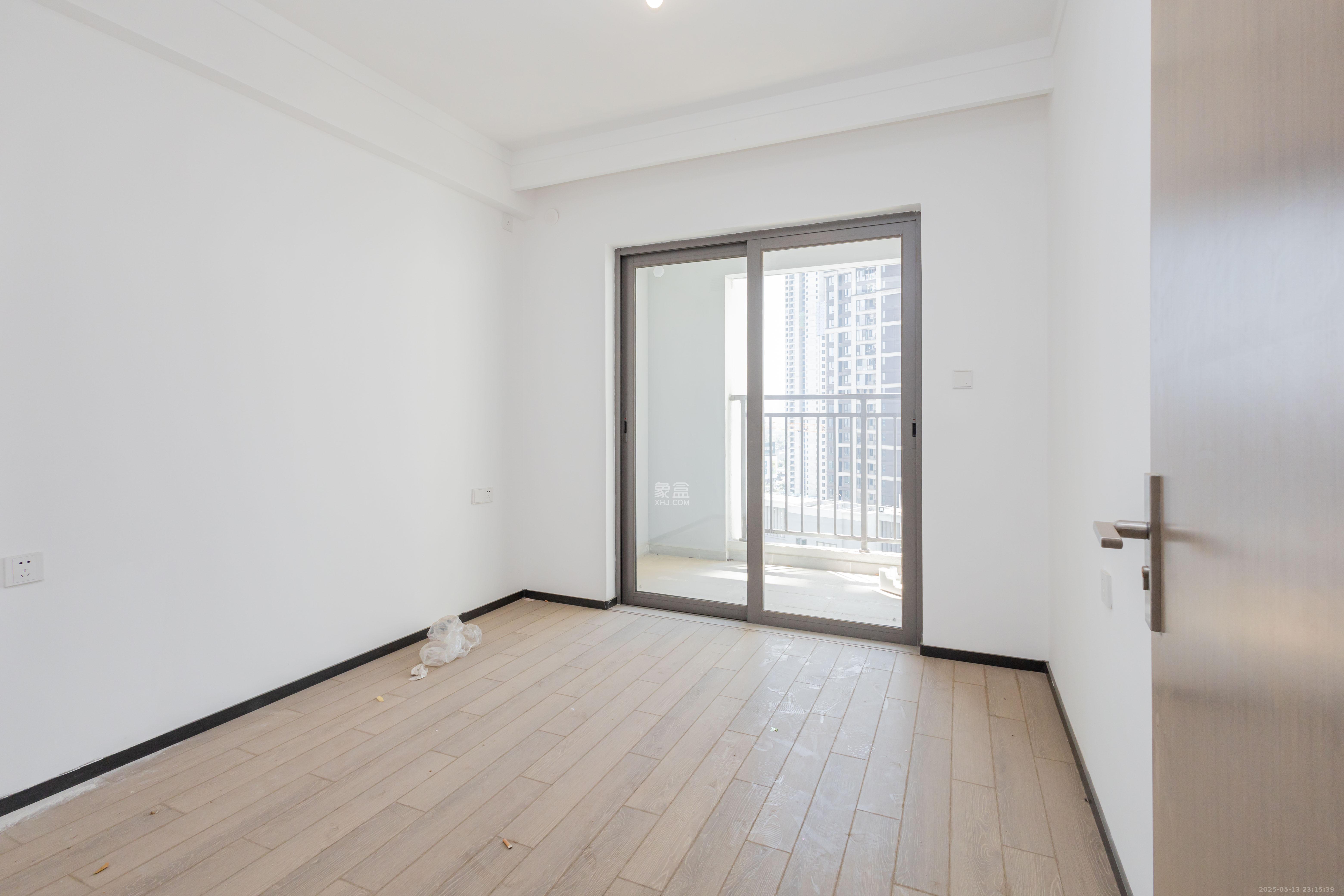 佳兆业滨江四季 4室2厅2卫 150.0万 佳兆业滨江四季 4室2厅2卫 150.0万卧室