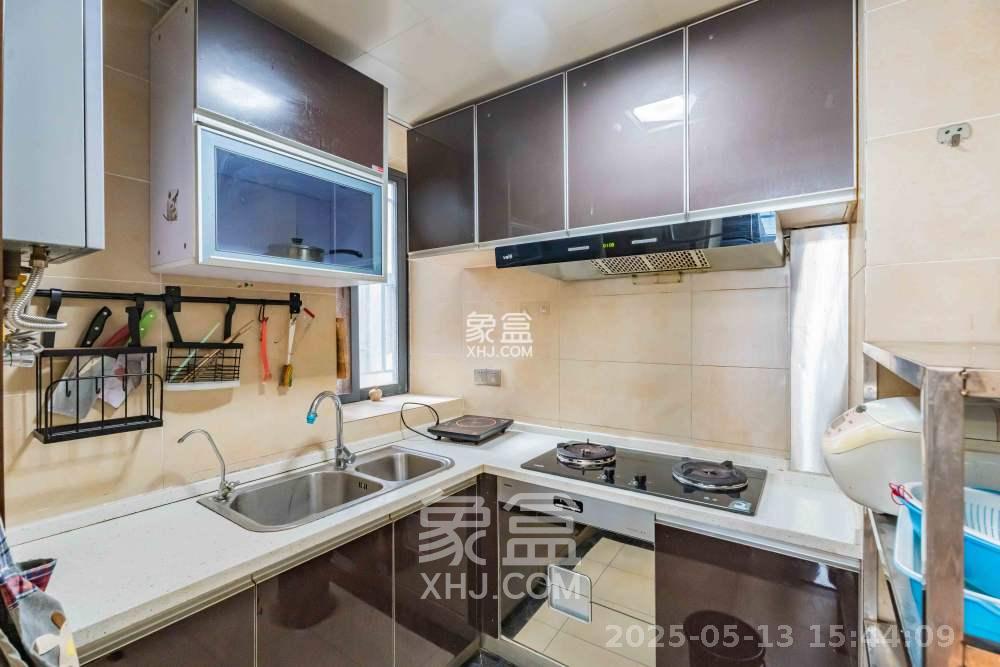 藏珑湖上国际花园  3室2厅2卫    2500.0元/月 藏珑湖上国际花园  3室2厅2卫    2500.0元/月室内图