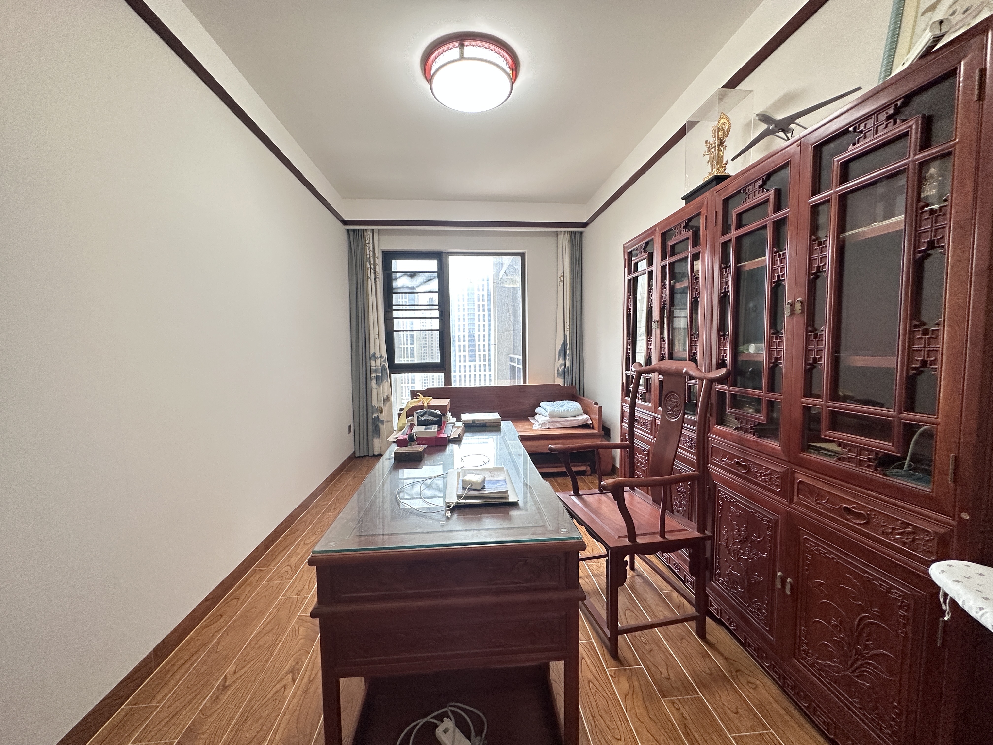 海航豪庭北苑  5室2厅4卫    580.0万 海航豪庭北苑  5室2厅4卫    580.0万客厅