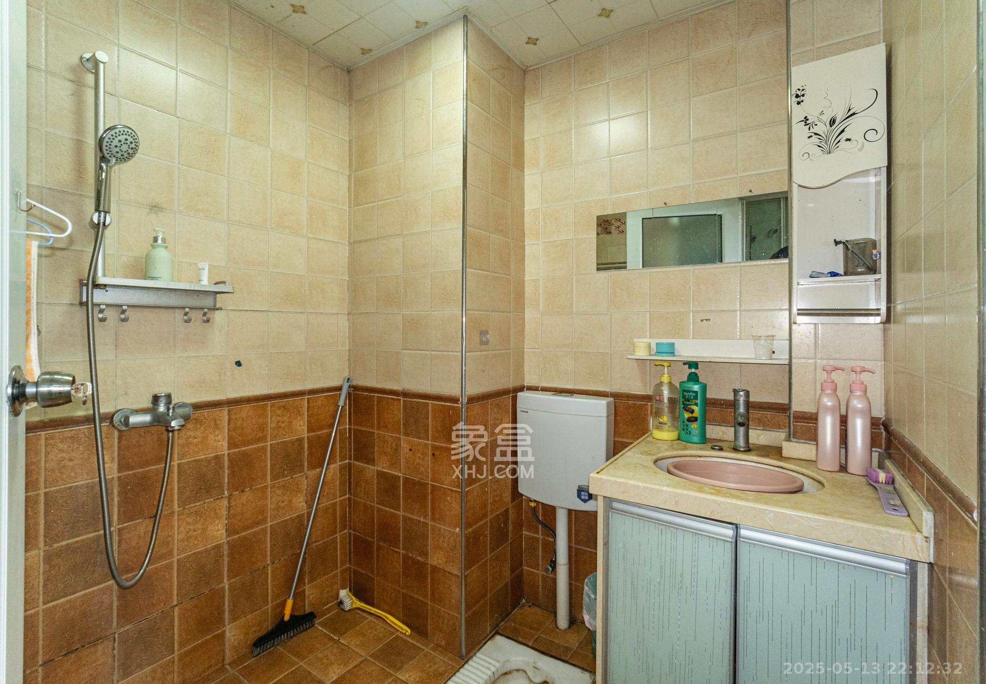 水岸世景  1室1厅1卫    18.0万 水岸世景  1室1厅1卫    18.0万卫生间