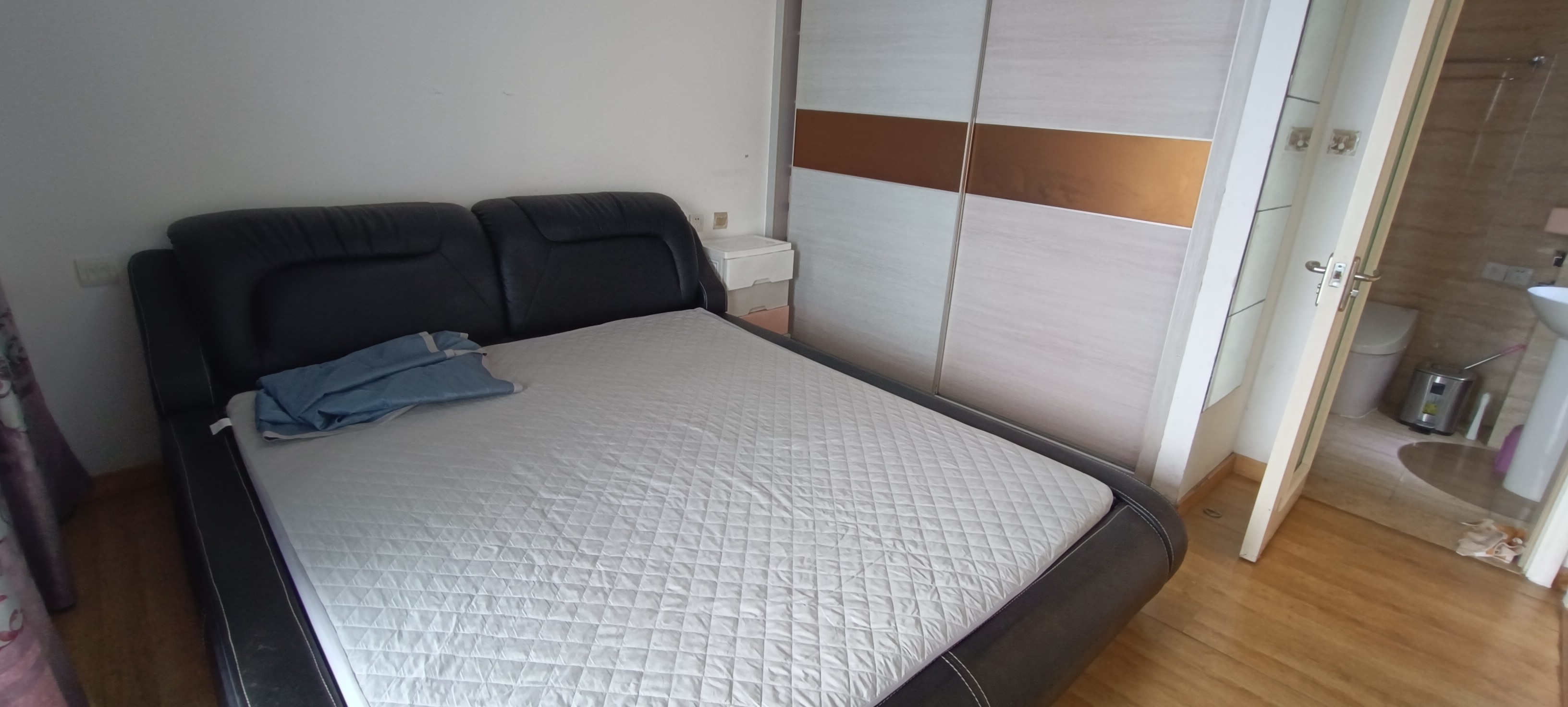 外滩中心 1室1厅1卫 2300.0元/月 外滩中心 1室1厅1卫 2300.0元/月室内图