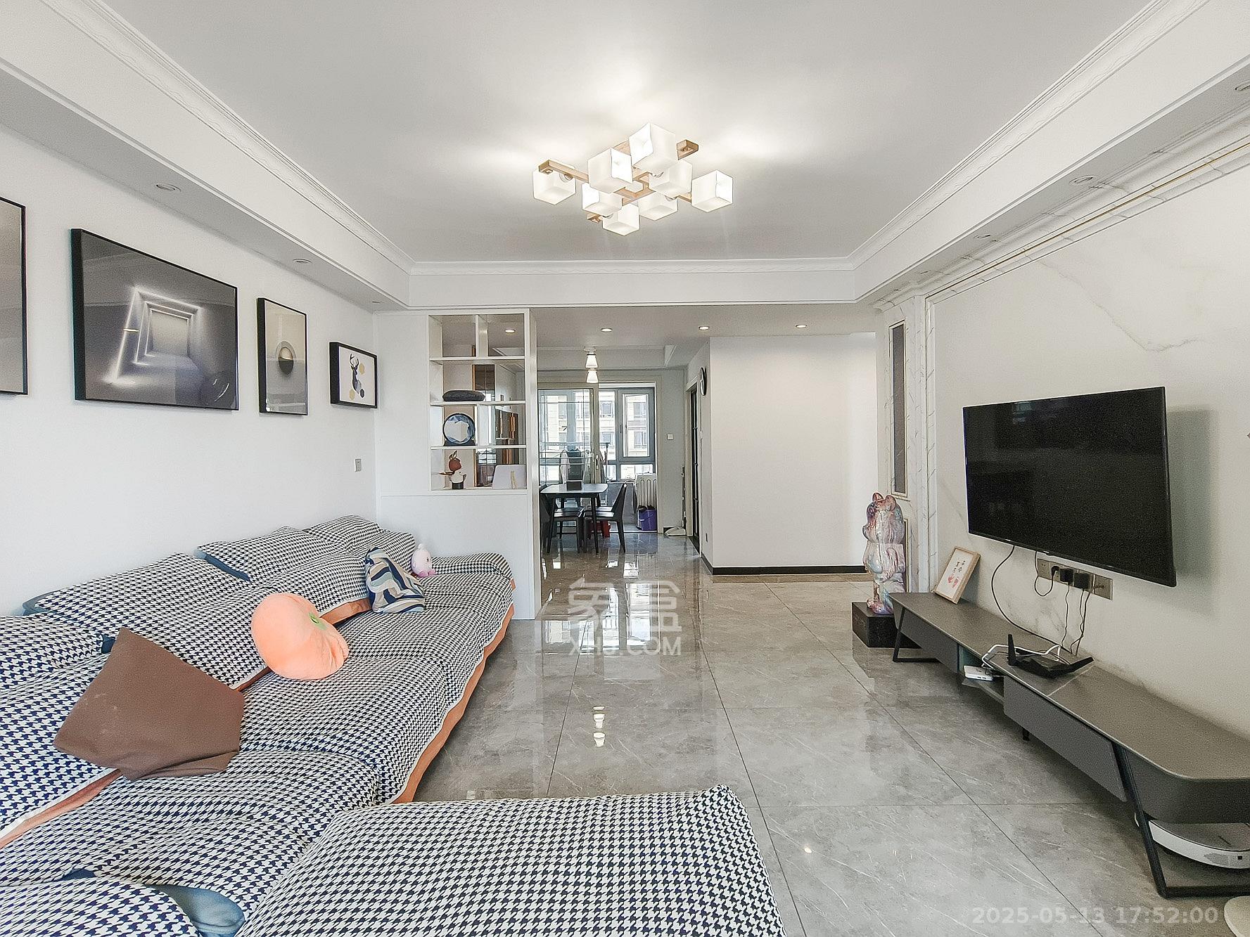 星城春晓 3室2厅2卫 85.0万 星城春晓 3室2厅2卫 85.0万客厅