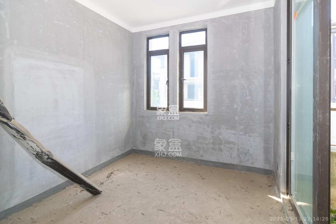 华润桃源里 5室3厅3卫 160.0万 华润桃源里 5室3厅3卫 160.0万卧室