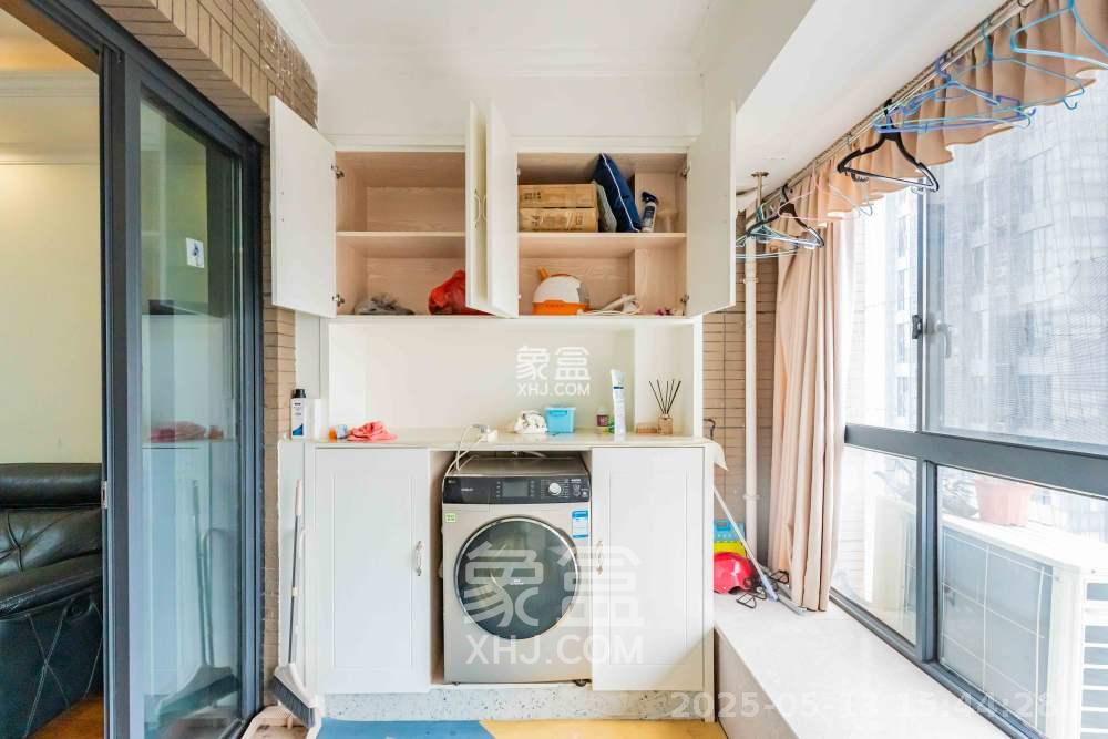 藏珑湖上国际花园  3室2厅2卫    2500.0元/月 藏珑湖上国际花园  3室2厅2卫    2500.0元/月室内图