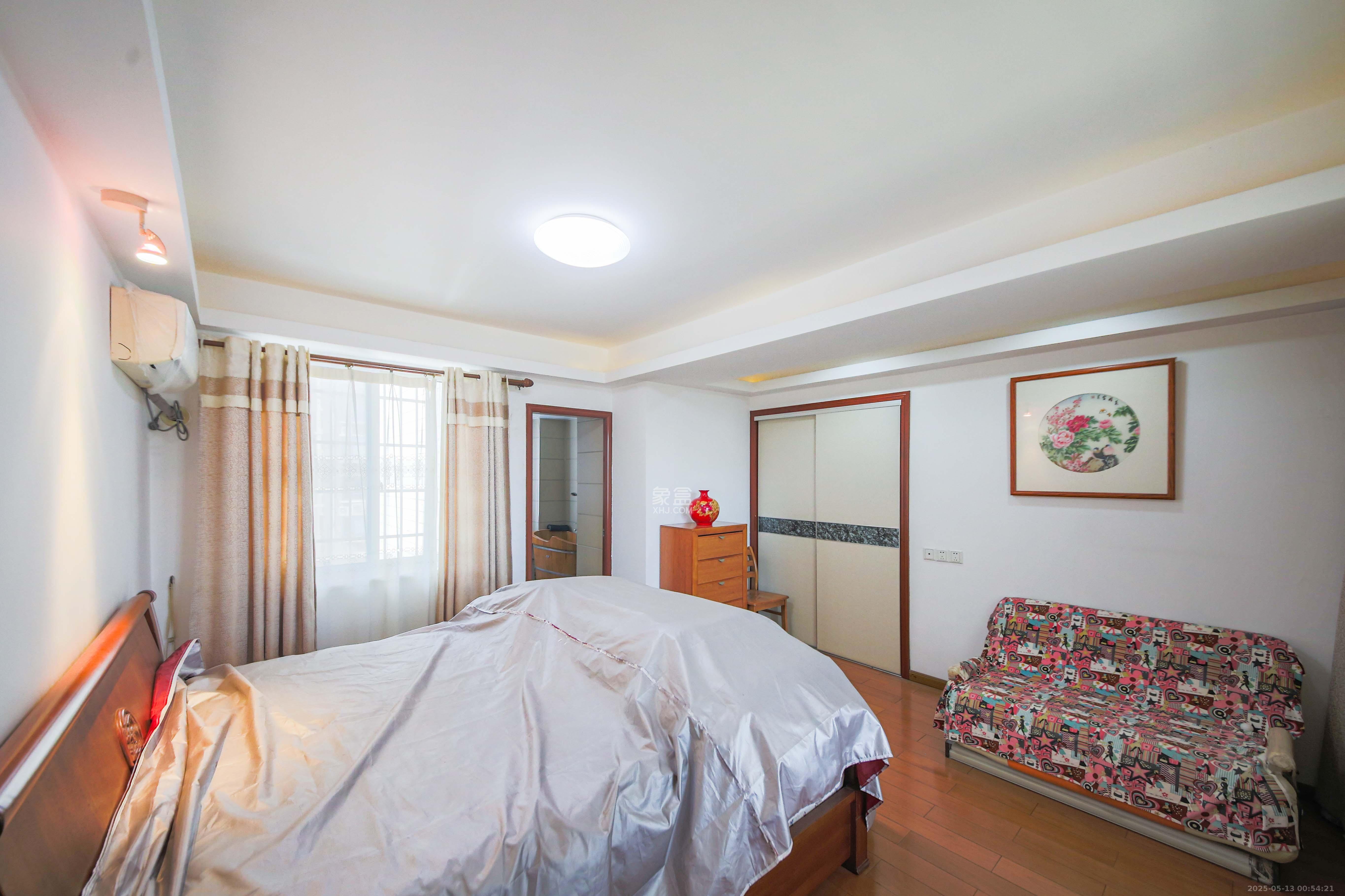 海利科院佳园 6室2厅2卫 180.0万 海利科院佳园 6室2厅2卫 180.0万卧室