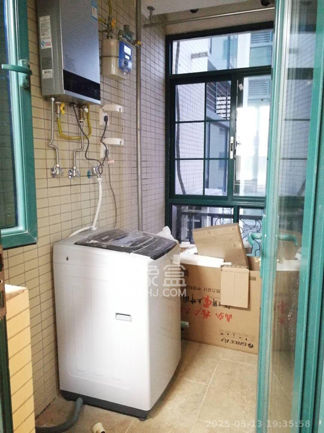 恒大翡翠华庭  2室2厅1卫   2300.00元/月室内图