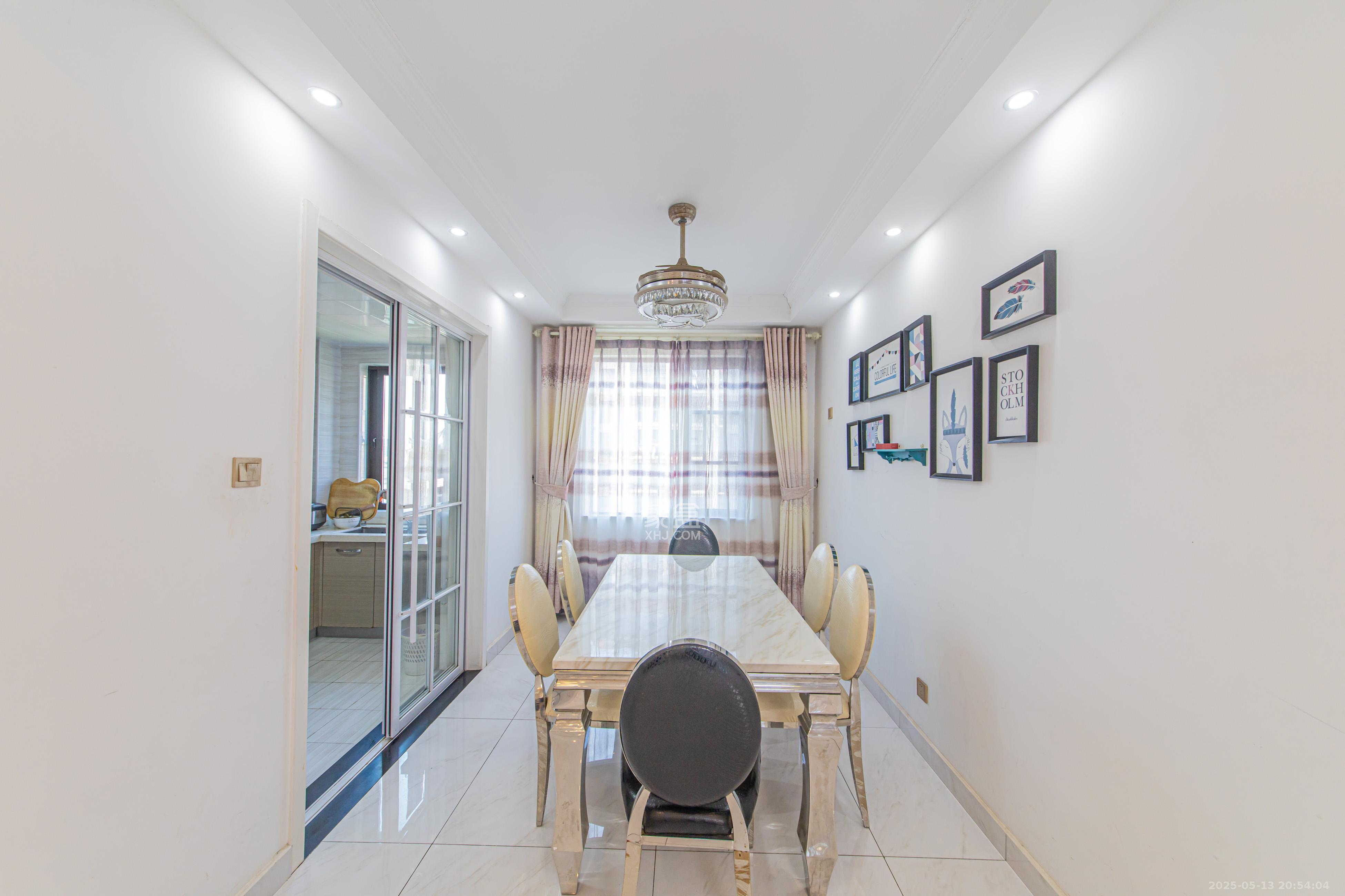 鑫远和城(一、二期) 4室2厅2卫 111.8万 鑫远和城(一、二期) 4室2厅2卫 111.8万客厅