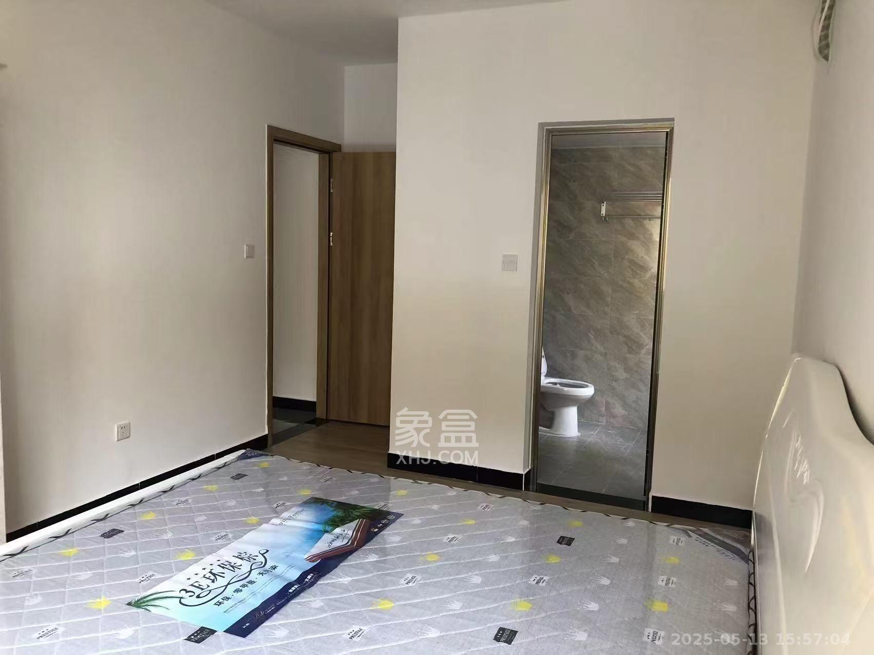 保利香槟国际  3室2厅2卫   2400.00元/月室内图1