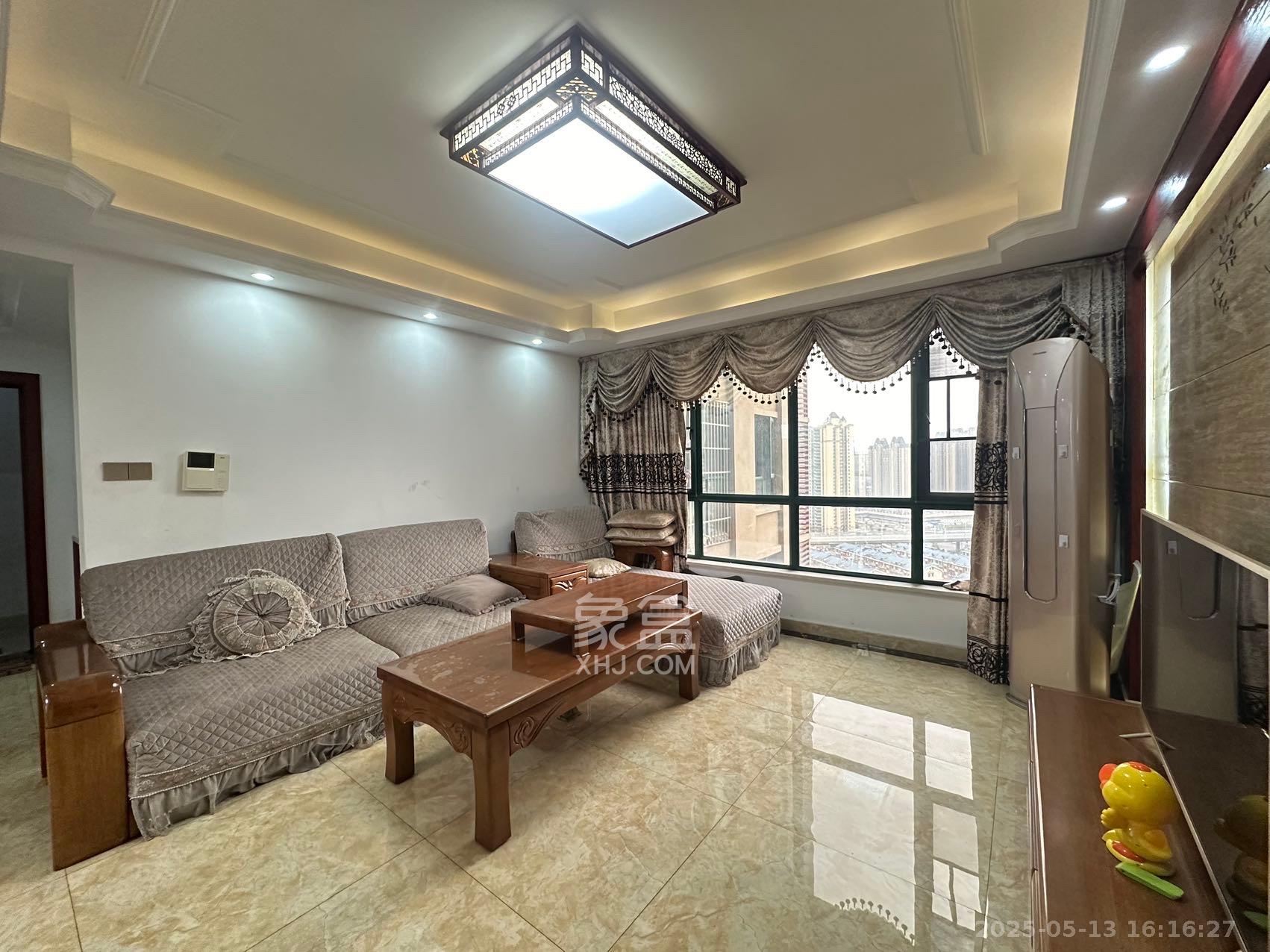 维一星城原山苑  3室2厅2卫    2500.0元/月室内图