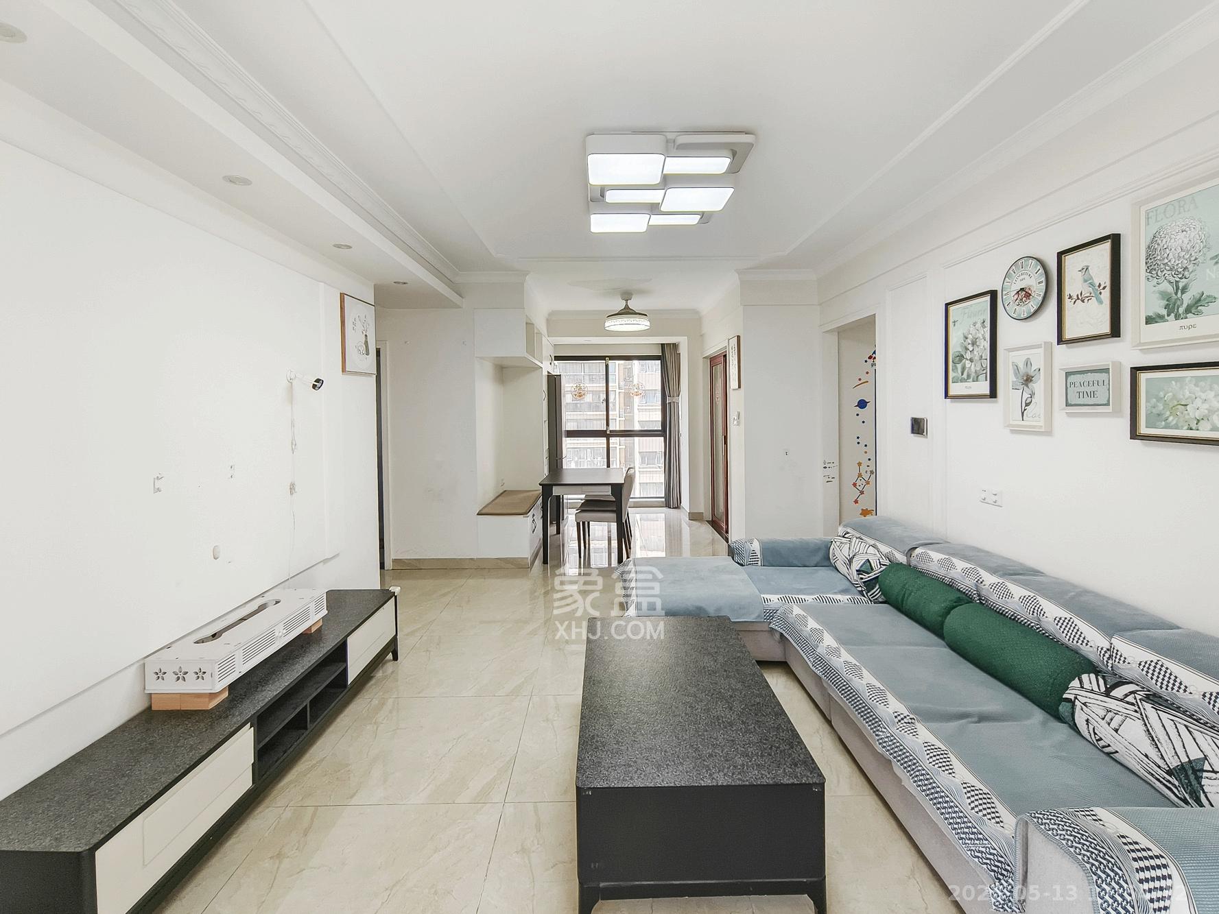 保利香槟国际 4室2厅2卫 97.8万 保利香槟国际 4室2厅2卫 97.8万客厅