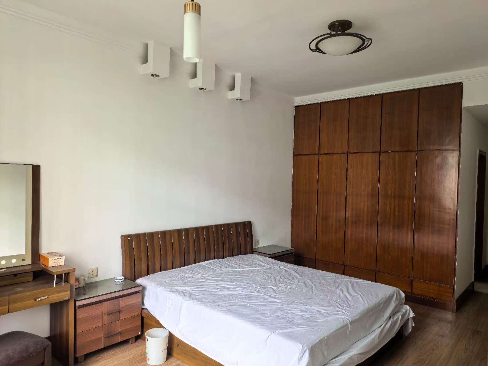 市人大政协机关大院住宅区(老市委) 1室0厅0卫 80.0万 市人大政协机关大院住宅区(老市委) 1室0厅0卫 80.0万客厅