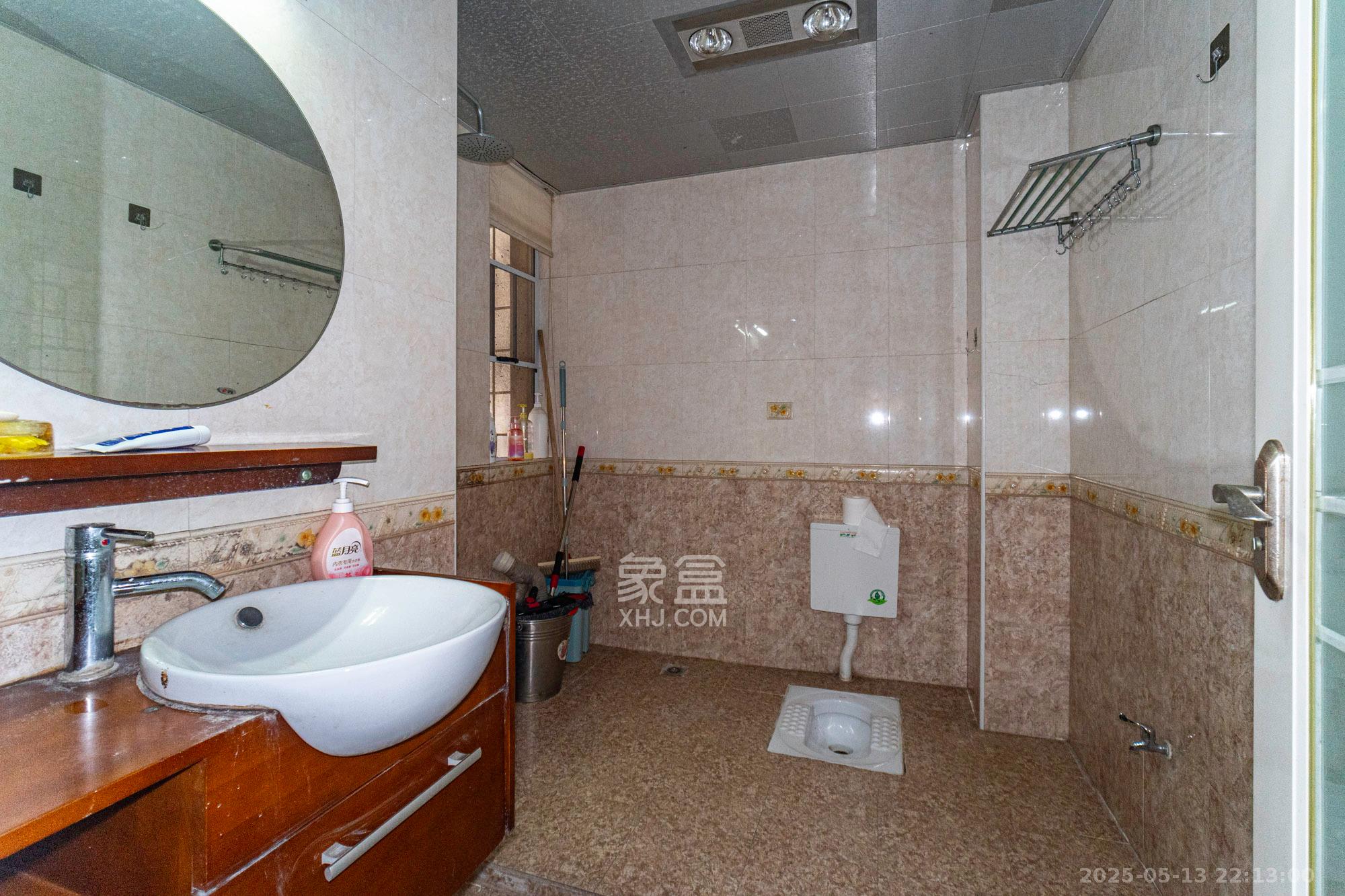 幸福里(幸福里一期) 5室2厅3卫 180.0万 幸福里(幸福里一期) 5室2厅3卫 180.0万卫生间