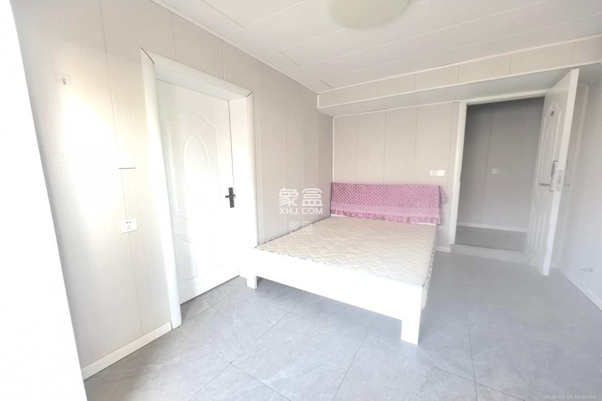 西岸润泽府  1室1厅1卫    1600.0元/月 西岸润泽府  1室1厅1卫    1600.0元/月室内图