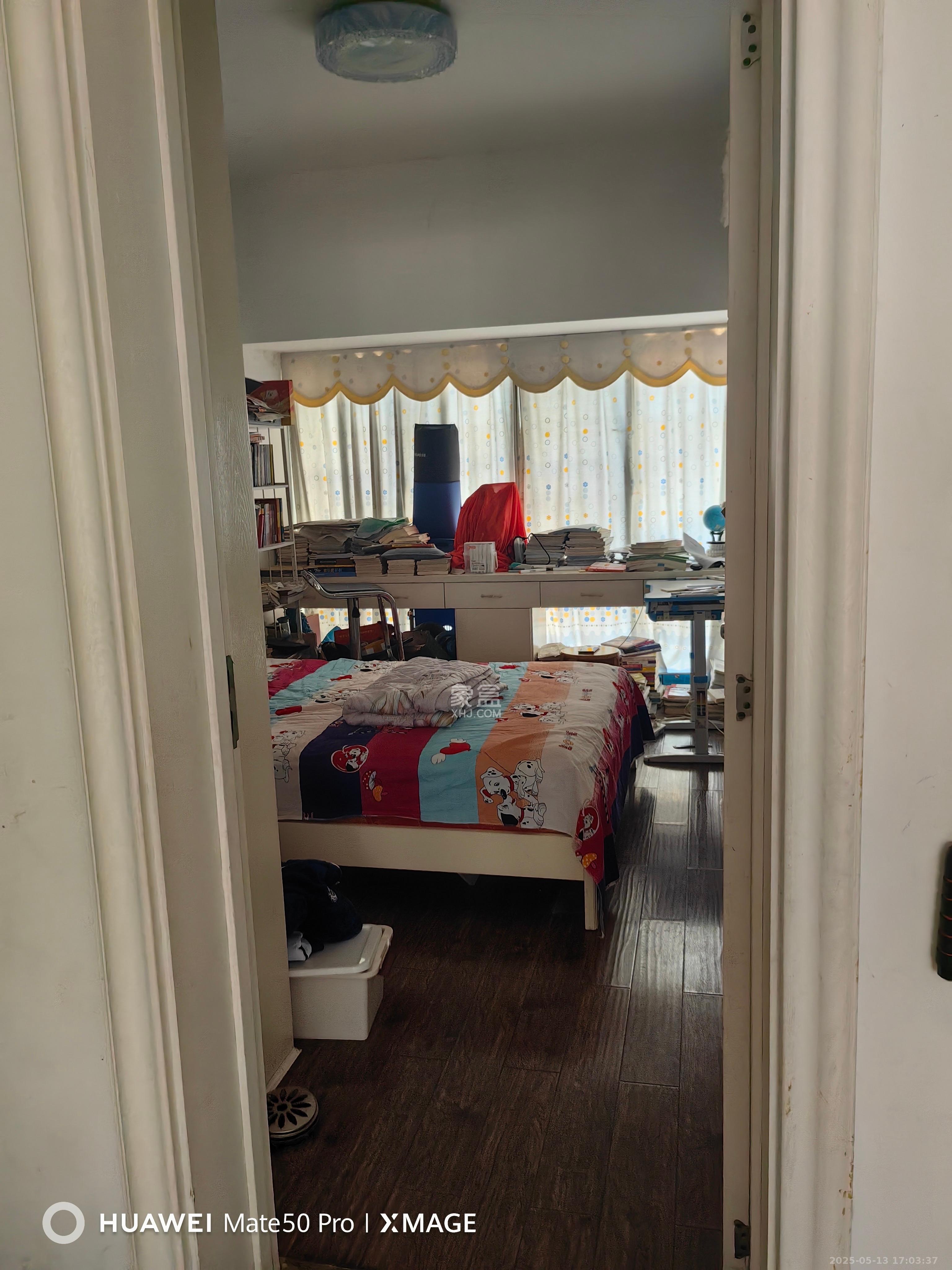 金域世家  3室2厅2卫    42.8万 金域世家  3室2厅2卫    42.8万客厅