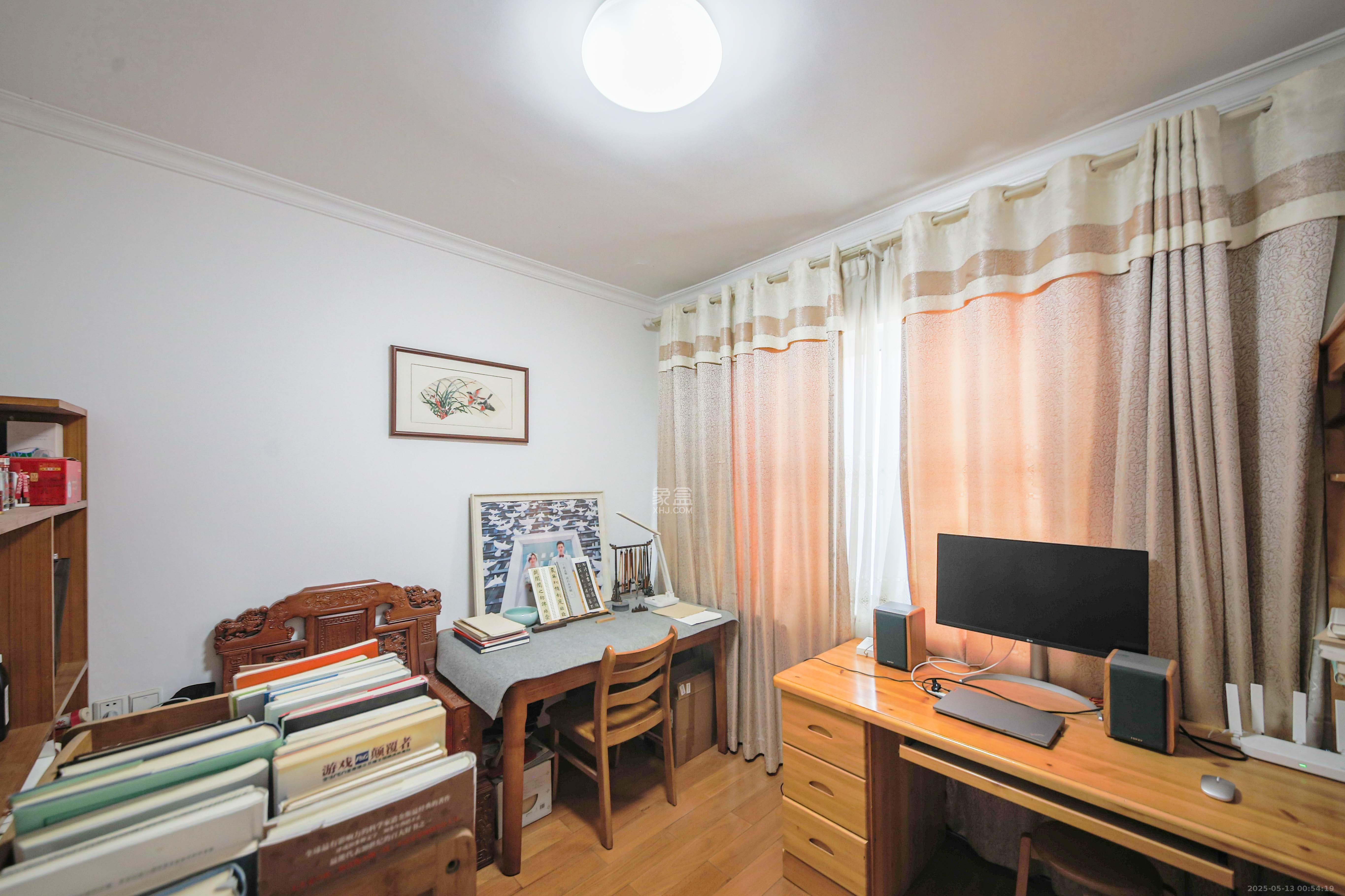 海利科院佳园 6室2厅2卫 180.0万 海利科院佳园 6室2厅2卫 180.0万卧室