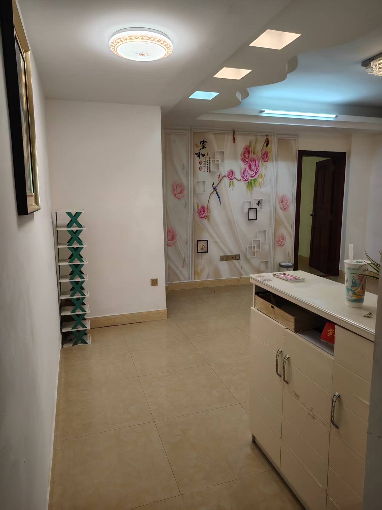 南岛厂宿舍  2室2厅2卫    68.8万 南岛厂宿舍  2室2厅2卫    68.8万客厅