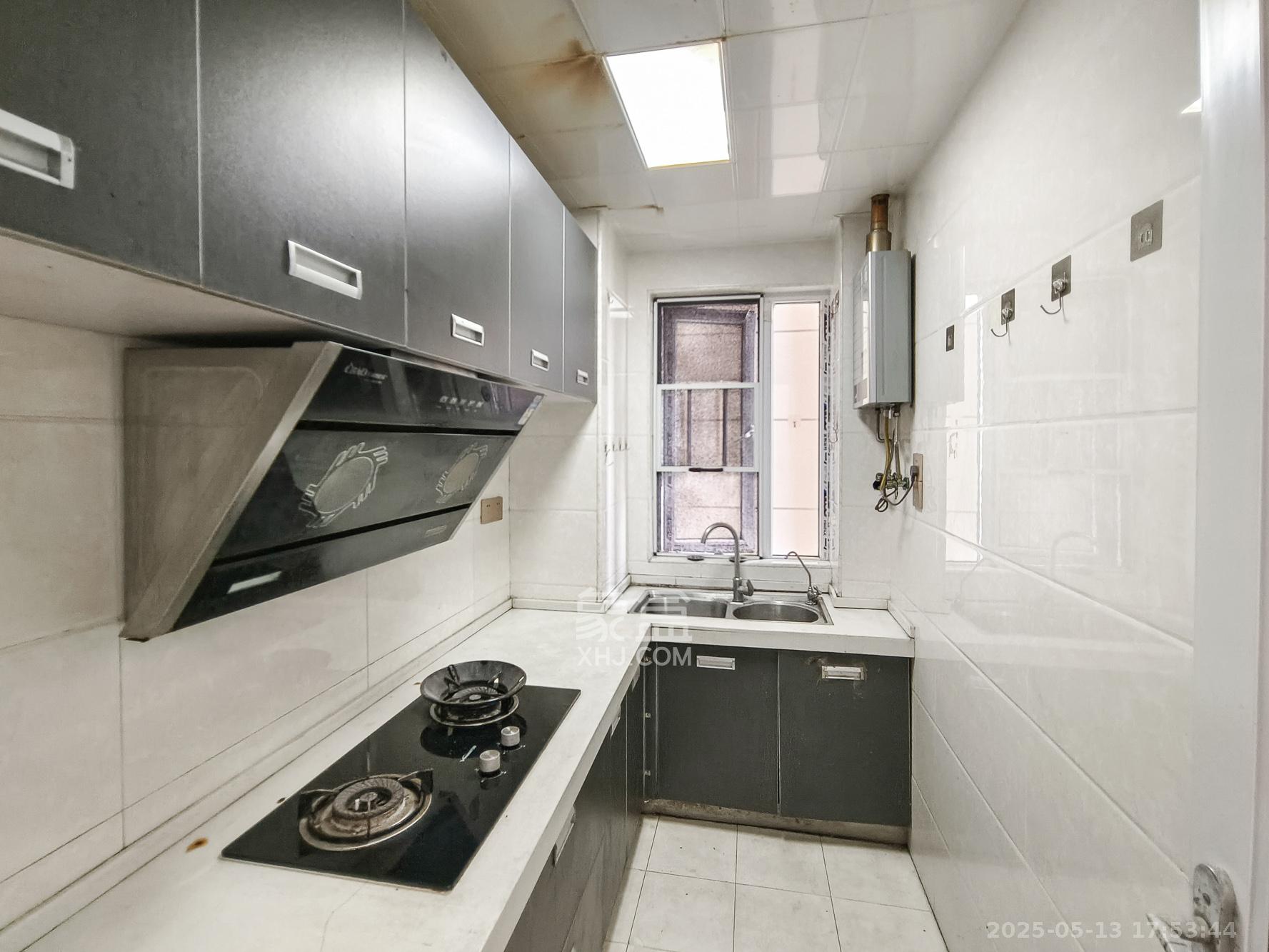 保利香槟国际 3室2厅1卫 62.0万 保利香槟国际 3室2厅1卫 62.0万厨房