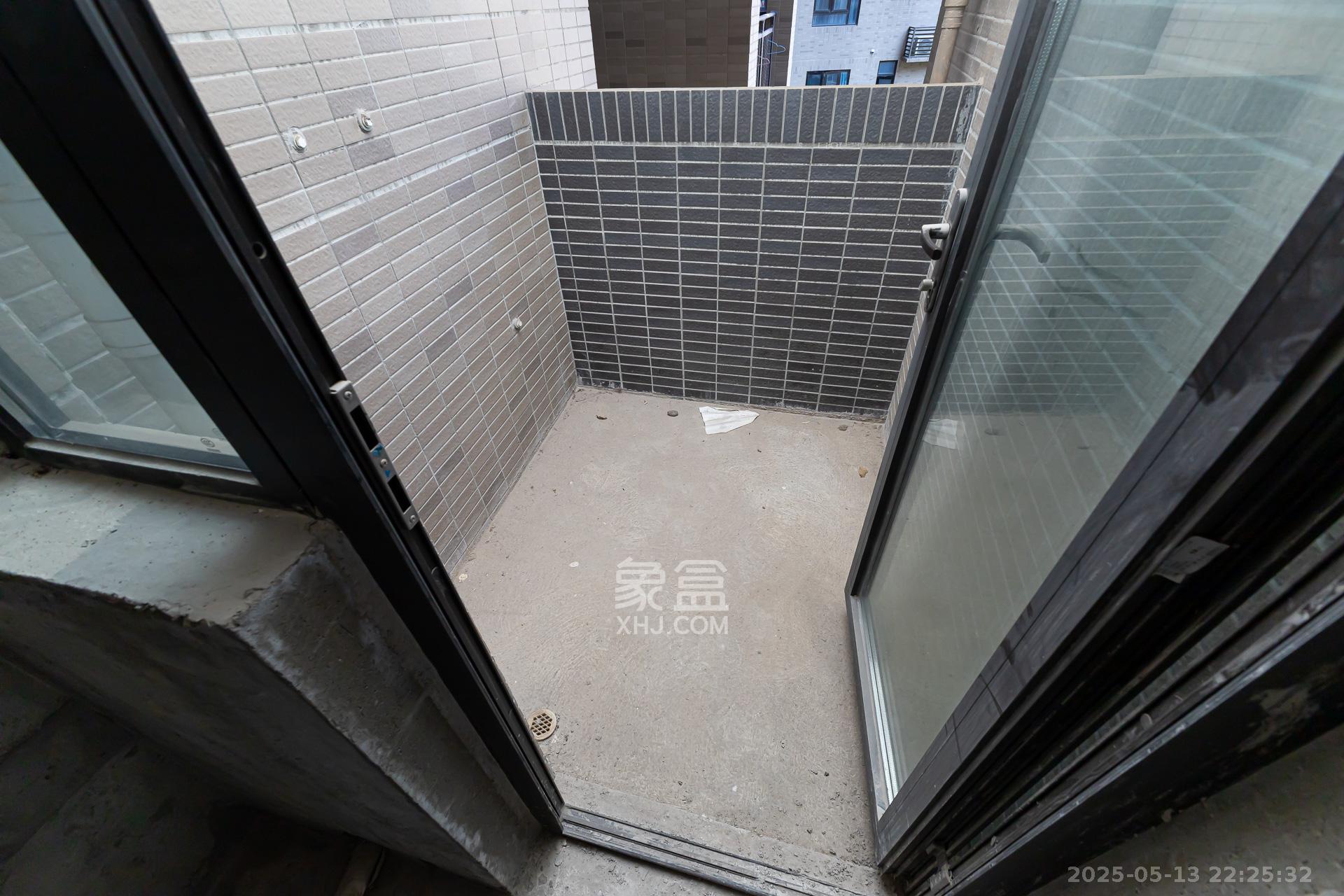 时代倾城三期  2室2厅1卫    62.0万 时代倾城三期  2室2厅1卫    62.0万阳台