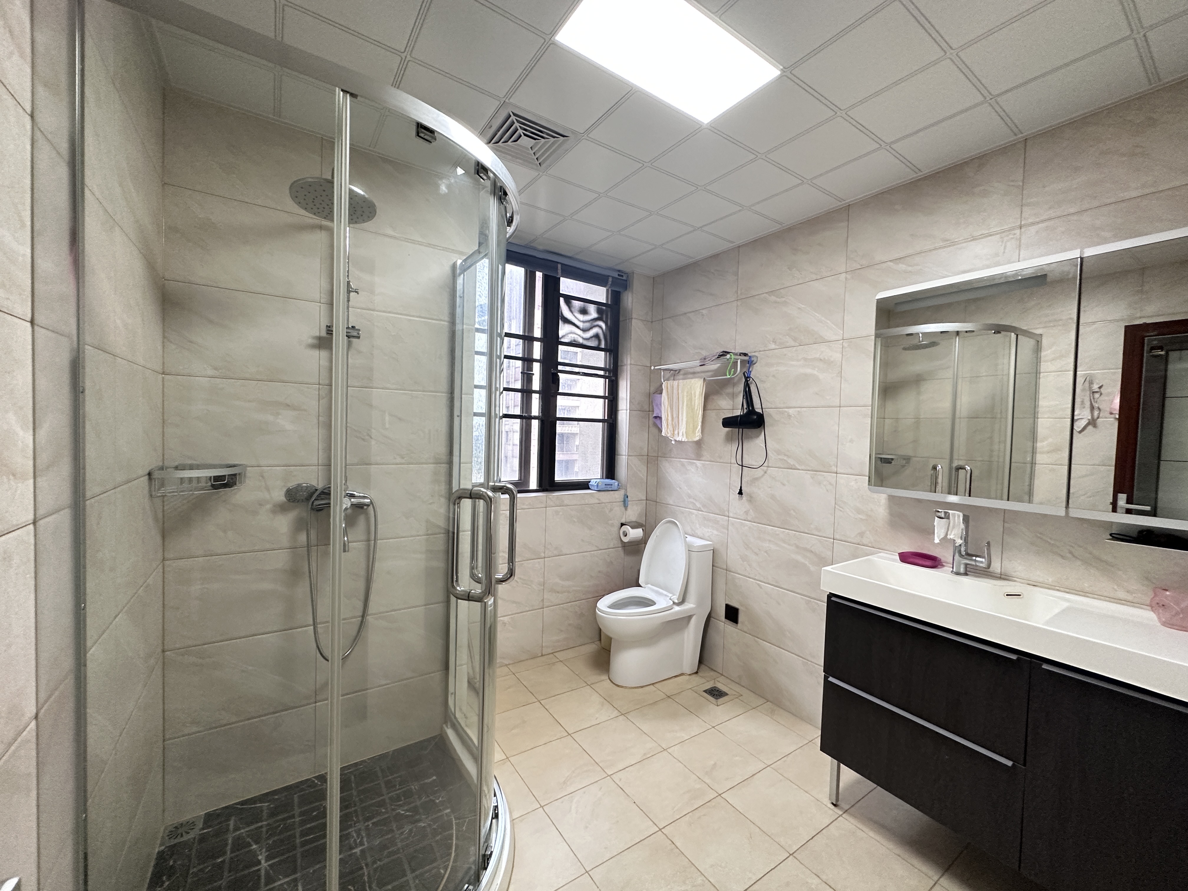 海航豪庭北苑  5室2厅4卫    580.0万 海航豪庭北苑  5室2厅4卫    580.0万客厅