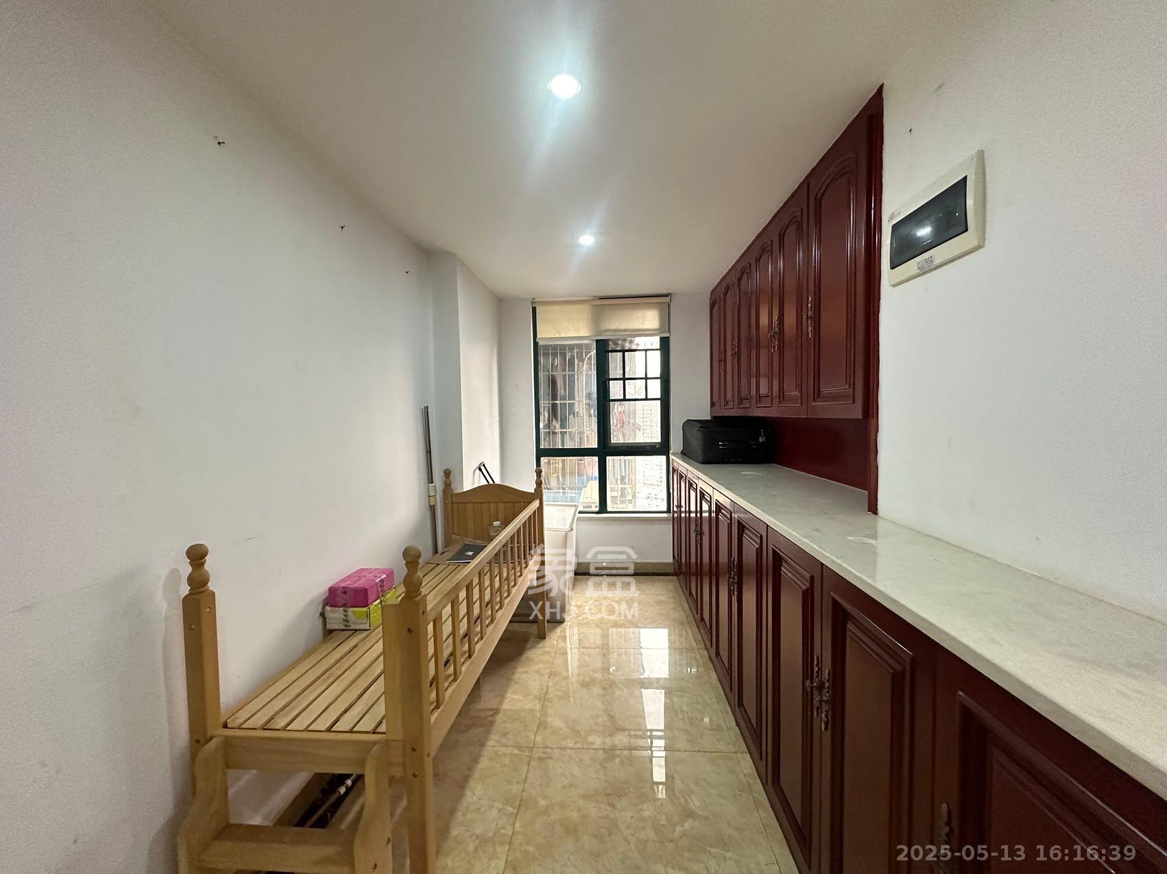 维一星城原山苑  3室2厅2卫    2500.0元/月室内图