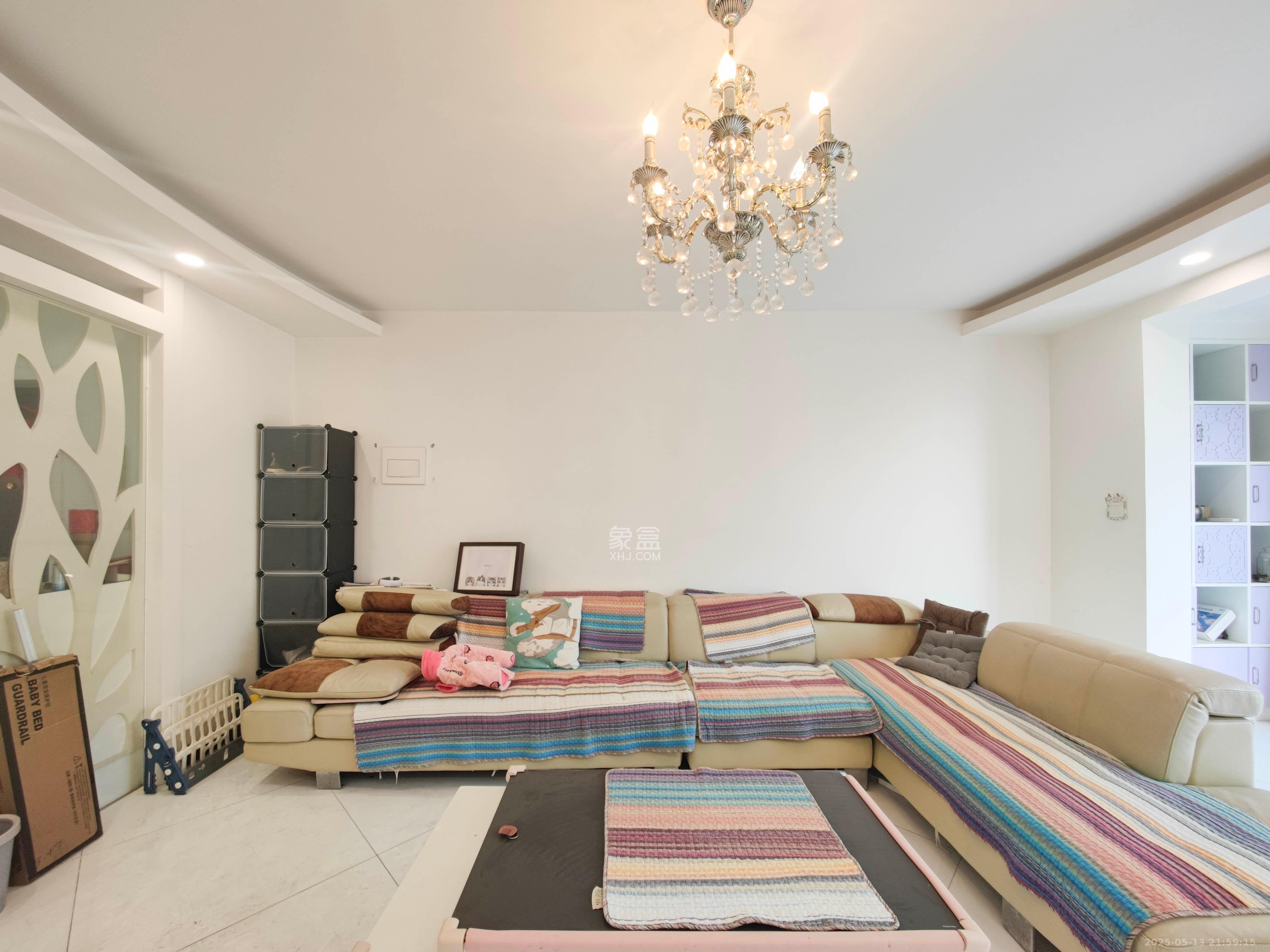 泰禹家园(彩云之翼家园一期、二期、三期) 4室2厅2卫 105.0万 泰禹家园(彩云之翼家园一期、二期、三期) 4室2厅2卫 105.0万客厅