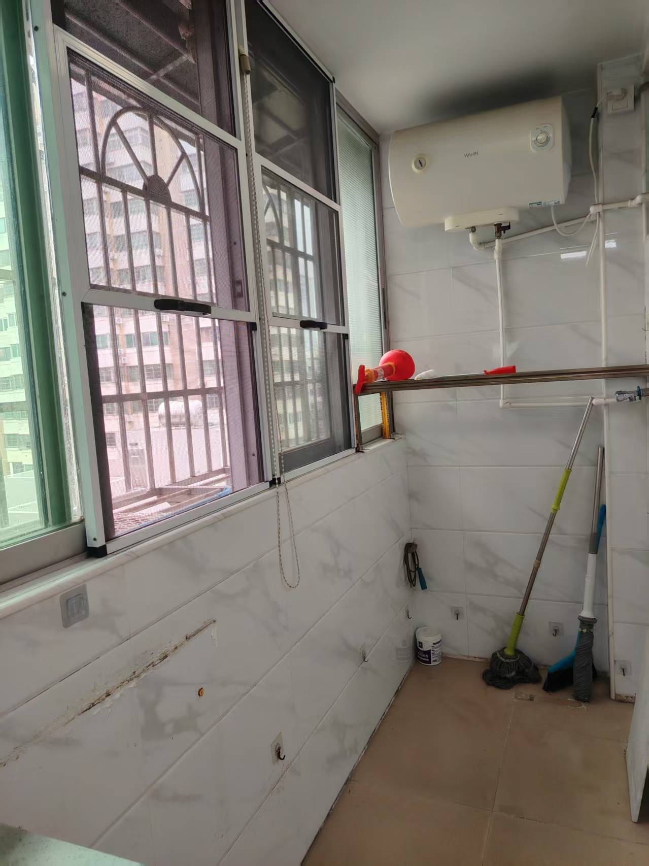 南岛厂宿舍  2室2厅2卫    68.8万 南岛厂宿舍  2室2厅2卫    68.8万客厅