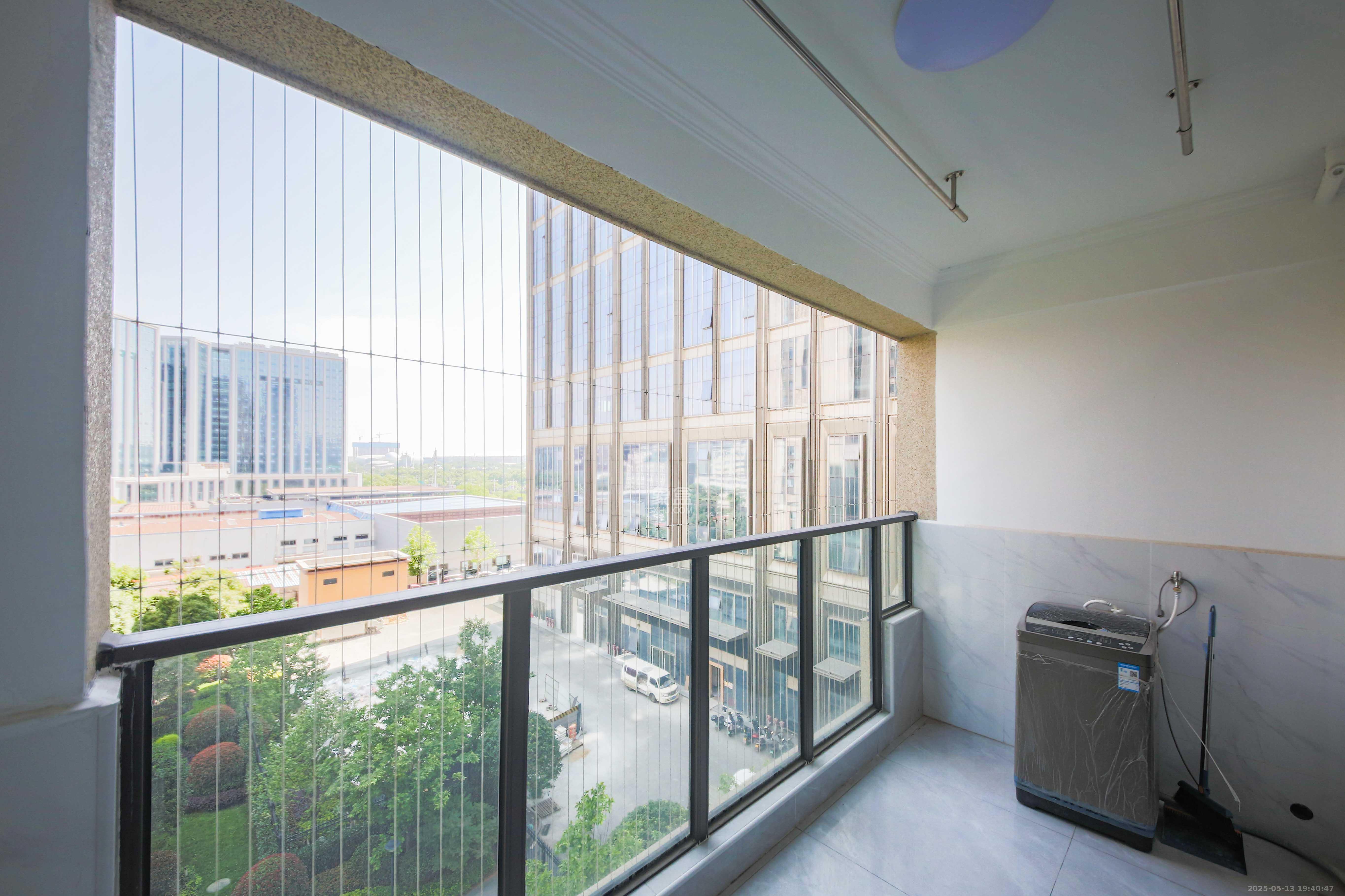 天城国际广场 3室2厅2卫 168.0万 天城国际广场 3室2厅2卫 168.0万阳台