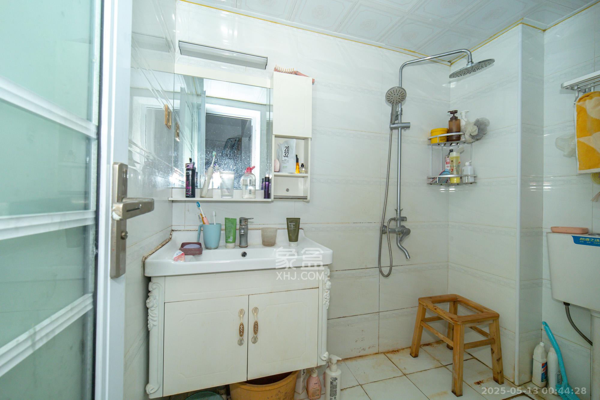 未来现代城 3室2厅2卫 50.0万 未来现代城 3室2厅2卫 50.0万卫生间